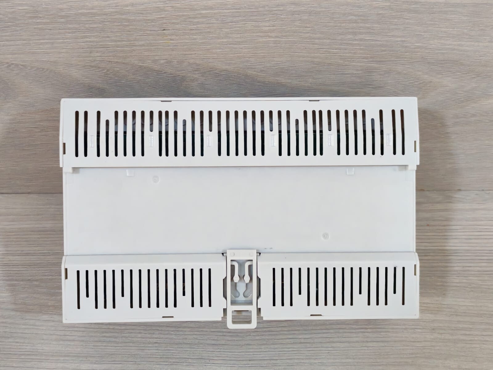 EKINEX EK-FB1-TP EKINEX EK-FB1-TP 8-FOLD KNX BINARY OUTPUT 8xD.O. 10A/230Vac 10