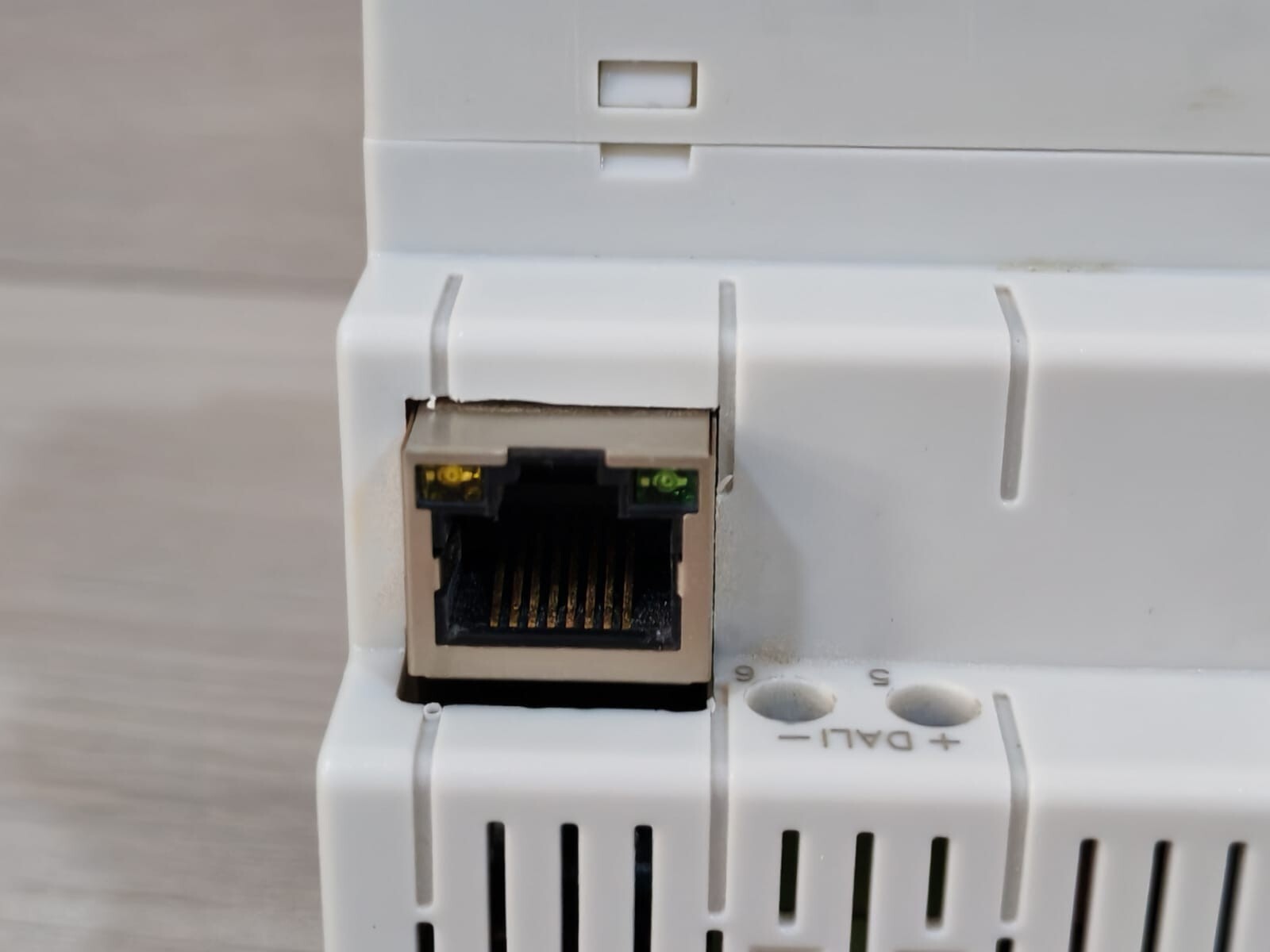 EKINEX EK-BG1-TP EKINEX EK-BG1-TP DALI-KNX GATEWAY 6