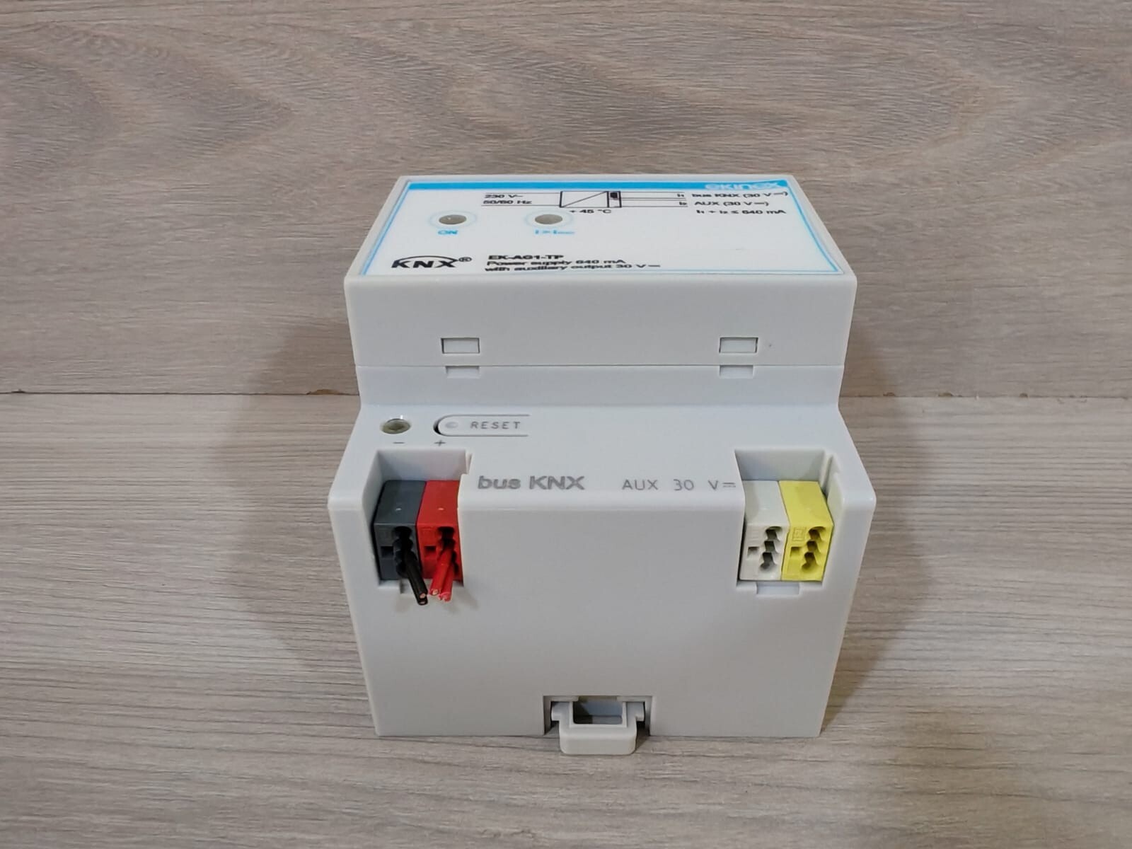 EKINEX EK-AG1-TP EKINEX EK-AG1-TP BUS POWER SUPPLY 640 mA WITH AUXILLARY OUTPUT 30 V 6