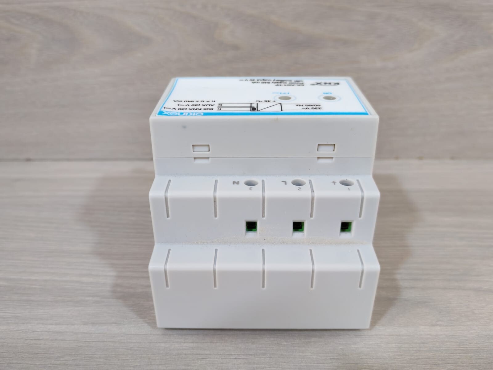 EKINEX EK-AG1-TP EKINEX EK-AG1-TP BUS POWER SUPPLY 640 mA WITH AUXILLARY OUTPUT 30 V 7