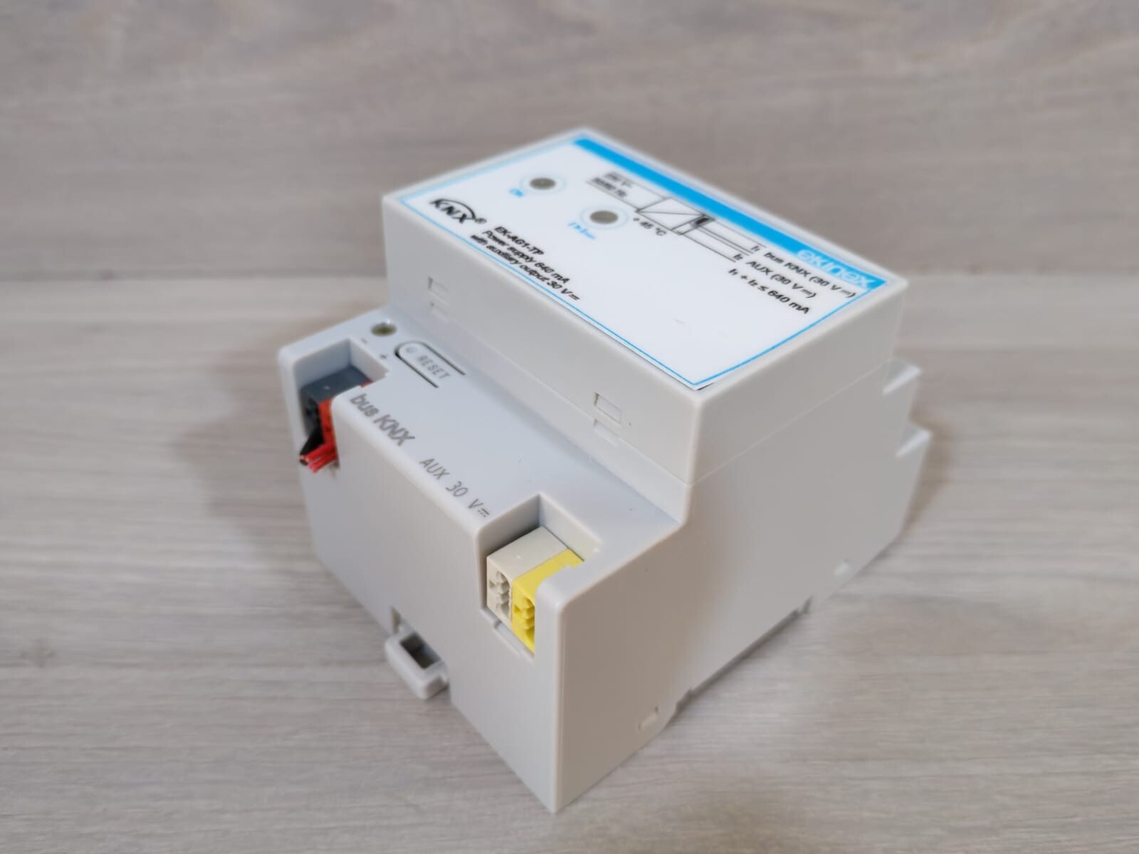 EKINEX EK-AG1-TP EKINEX EK-AG1-TP BUS POWER SUPPLY 640 mA WITH AUXILLARY OUTPUT 30 V 10