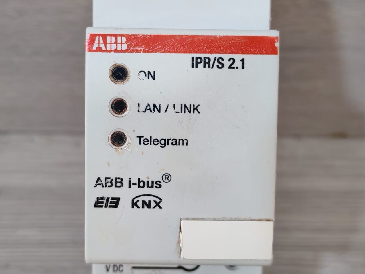 ABB 2CDG 110 061 R0011 ABB IPR/S 2.1 KNX IP ROUTER 2CDG 110 061 R0011 2