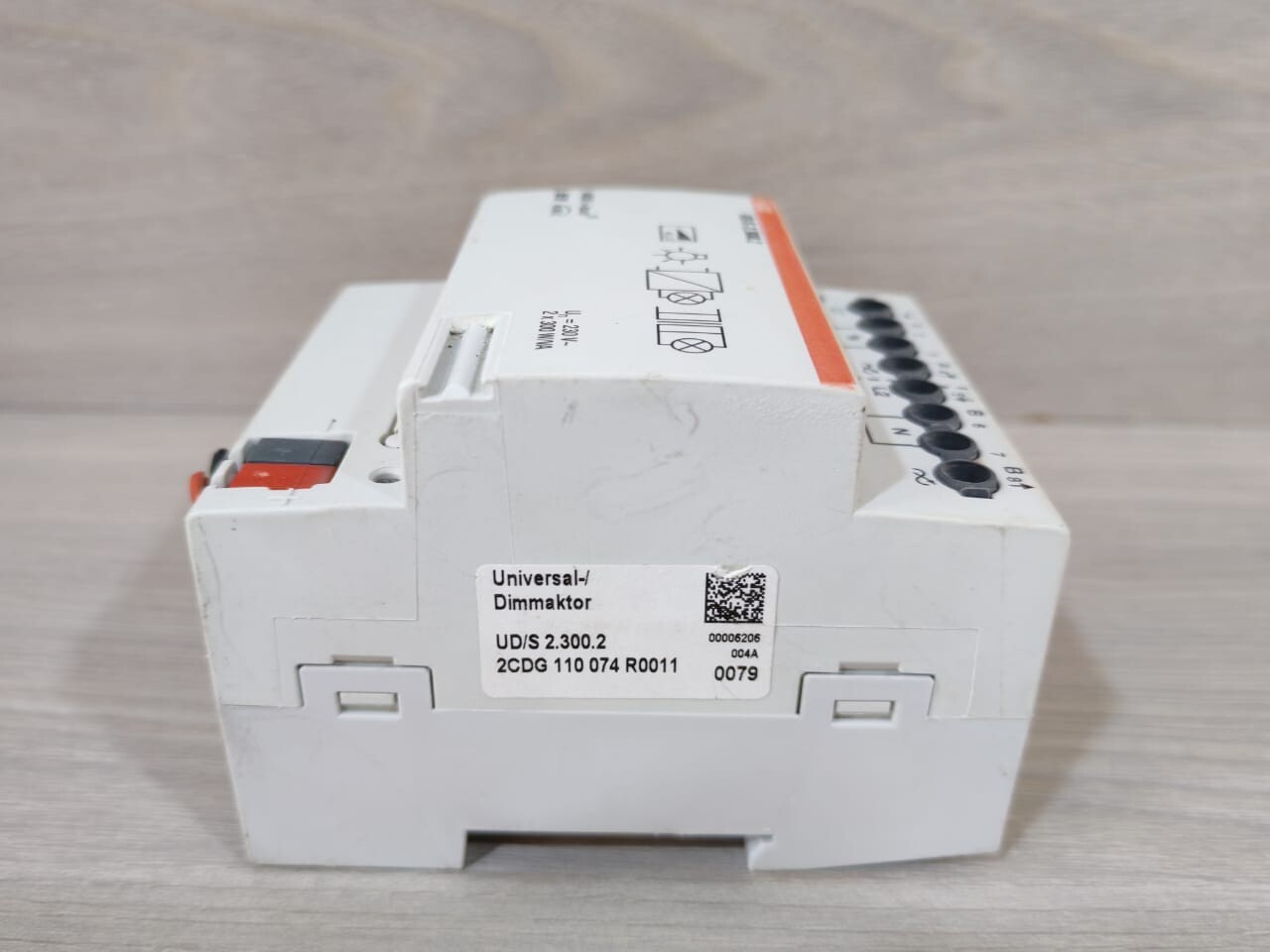 ABB 2CDG 110 074 R0011 ABB UD/S 2.300.2 KNX UNIVERSAL DIM ACTUATOR 2CDG 110 074 R0011 230V 4