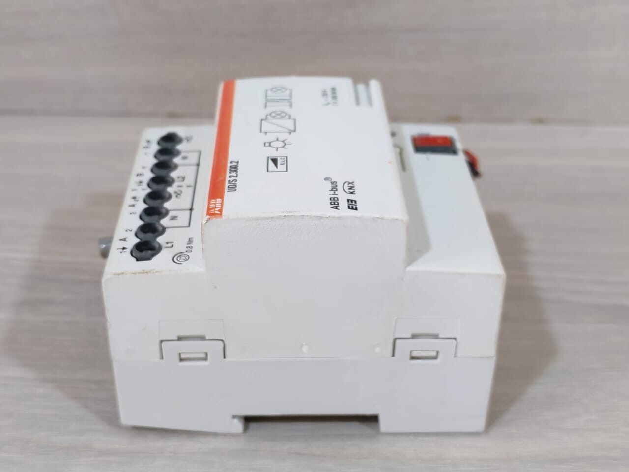 ABB 2CDG 110 074 R0011 ABB UD/S 2.300.2 KNX UNIVERSAL DIM ACTUATOR 2CDG 110 074 R0011 230V 5