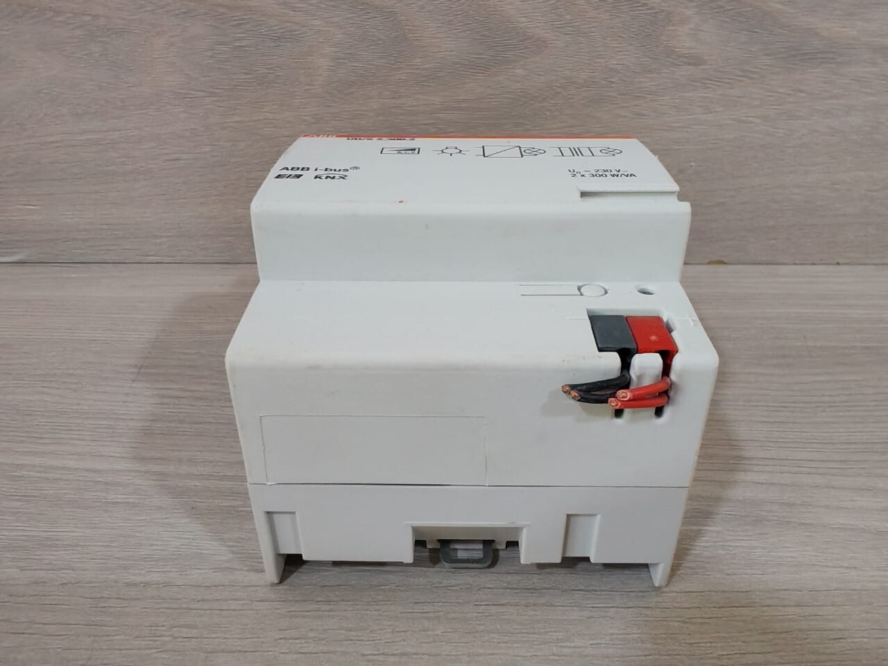ABB 2CDG 110 074 R0011 ABB UD/S 2.300.2 KNX UNIVERSAL DIM ACTUATOR 2CDG 110 074 R0011 230V 7
