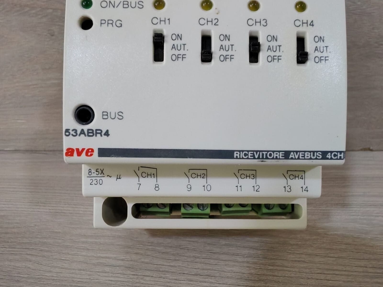 AVE AVE 53ABR4 AVE 53ABR4 RICEVITORE AVEBUS 4CH 230V 50/60Hz 25mA 2