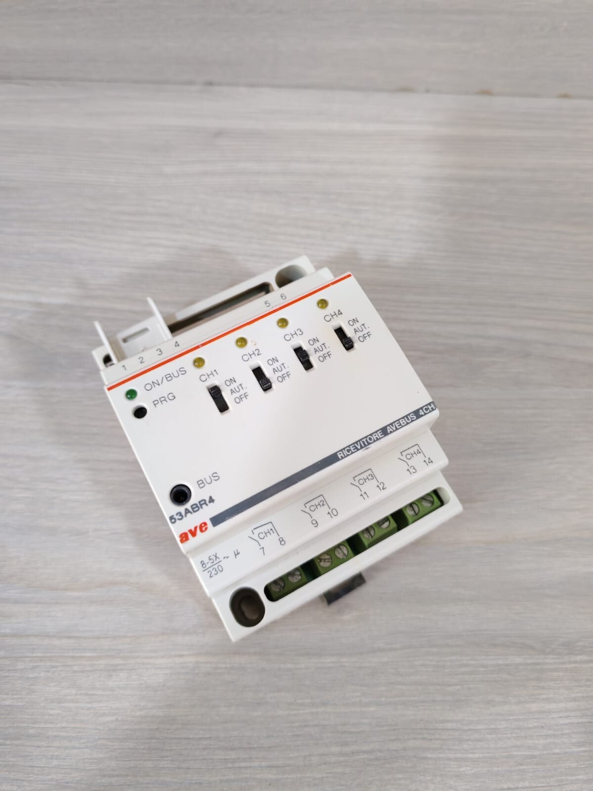 AVE AVE 53ABR4 AVE 53ABR4 RICEVITORE AVEBUS 4CH 230V 50/60Hz 25mA 3