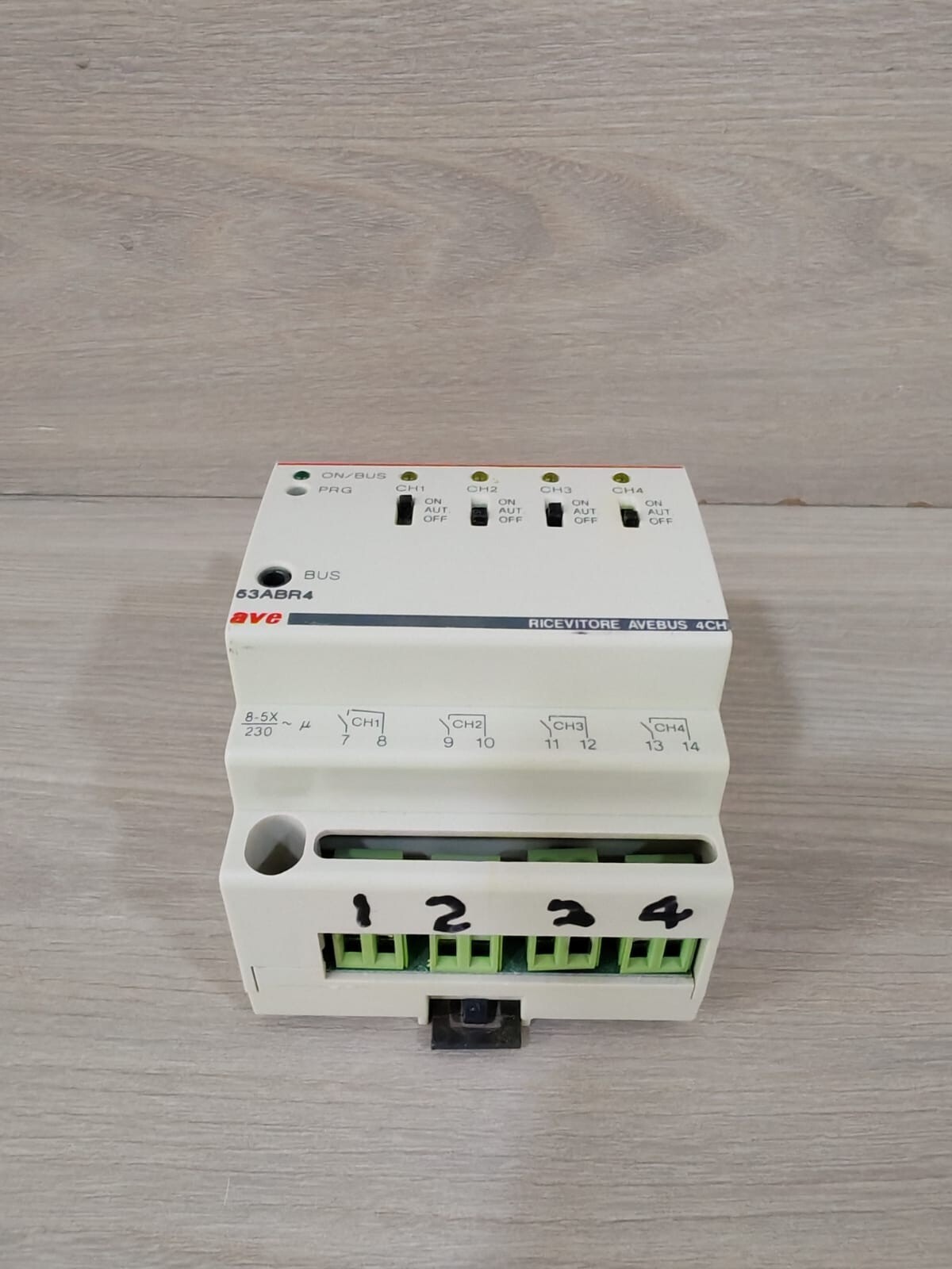 AVE AVE 53ABR4 AVE 53ABR4 RICEVITORE AVEBUS 4CH 230V 50/60Hz 25mA 5