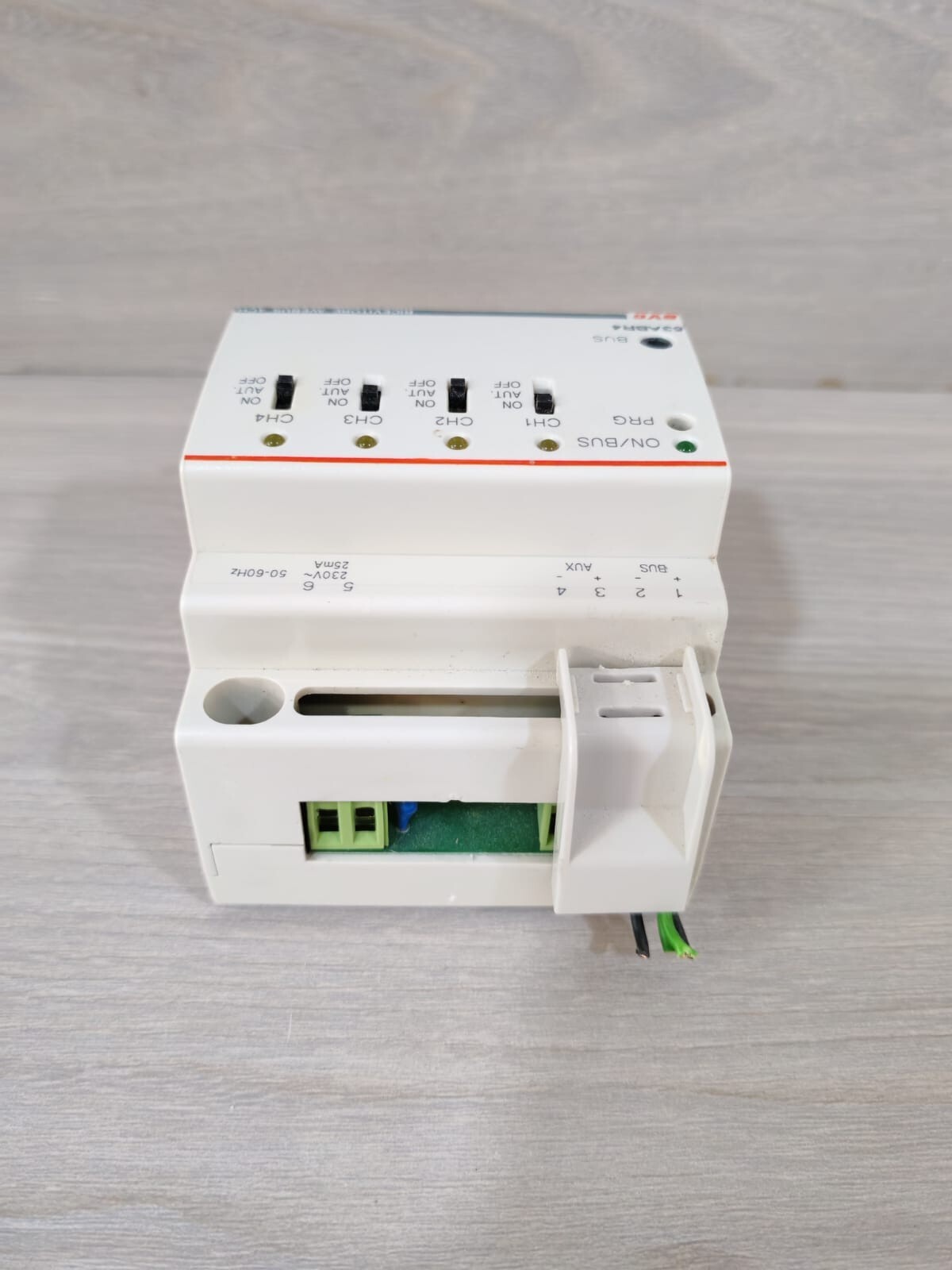AVE AVE 53ABR4 AVE 53ABR4 RICEVITORE AVEBUS 4CH 230V 50/60Hz 25mA 6