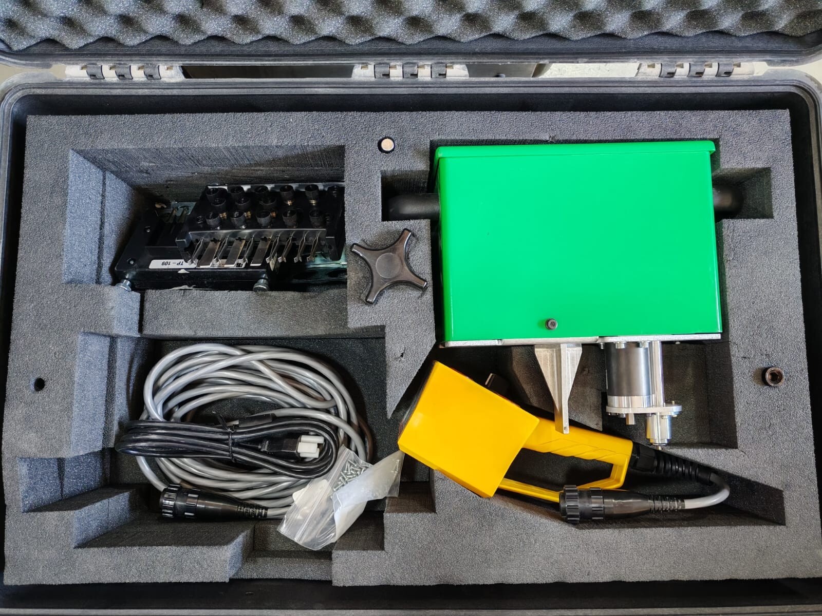 Schneider Electric NTMPRRT SCHNEIDER MASTERPACT NTMPRRT / NWMPRRT, REMOTE RACKING DEVICE, WITH BOX 3