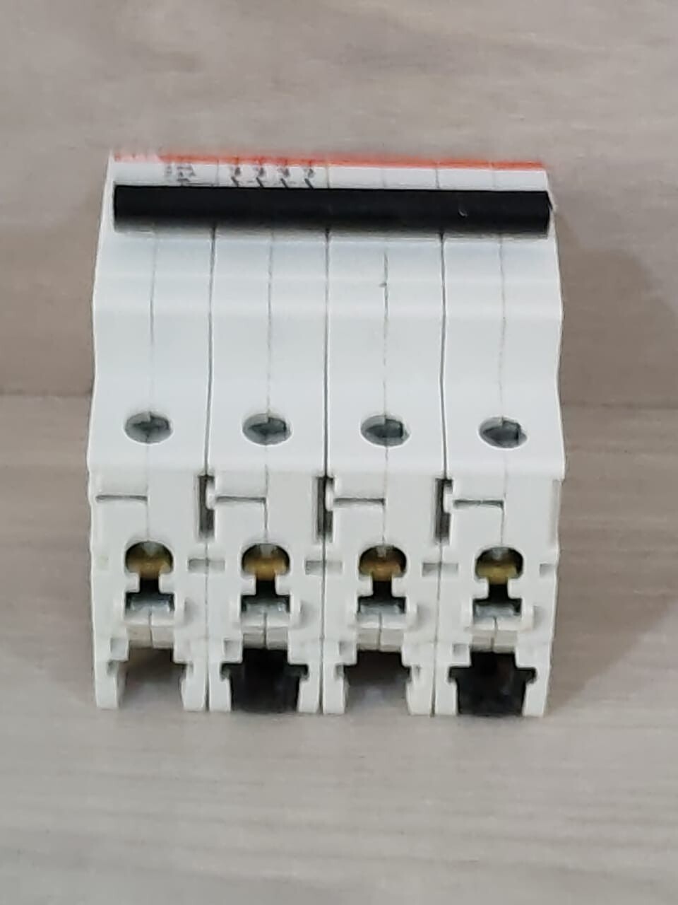 ABB 2CDS254001R0338 ABB 2CDS254001R0338 S204-Z4 Miniature Circuit Breaker 4