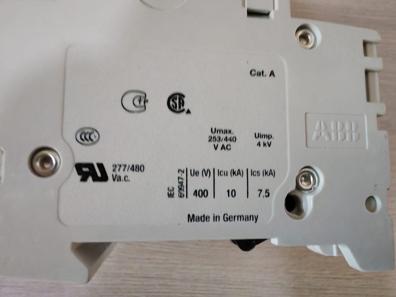 ABB 2CDS254001R0338 ABB 2CDS254001R0338 S204-Z4 Miniature Circuit Breaker 9