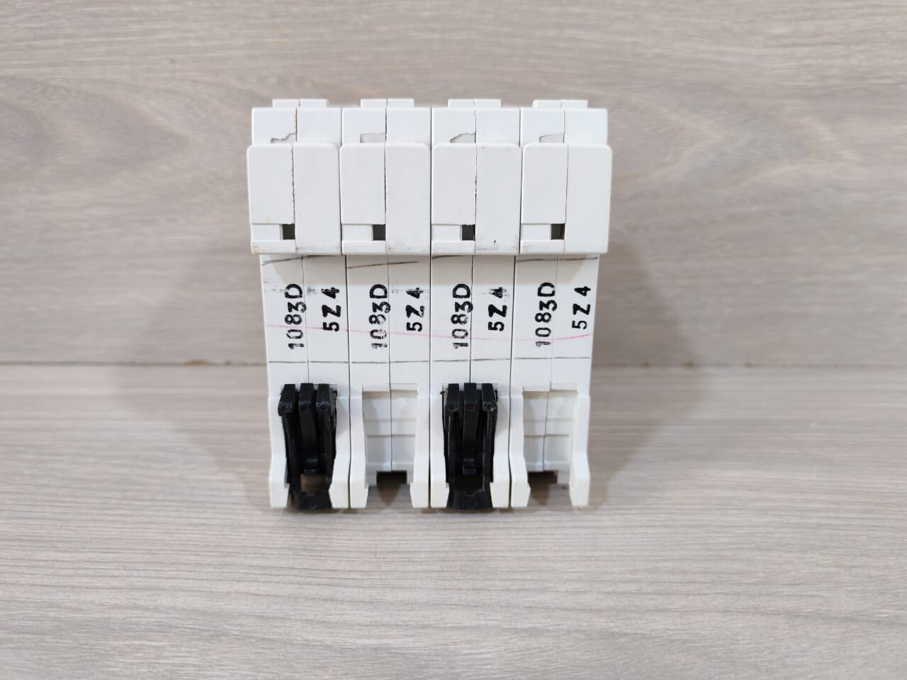 ABB 2CDS254001R0338 ABB 2CDS254001R0338 S204-Z4 Miniature Circuit Breaker 10