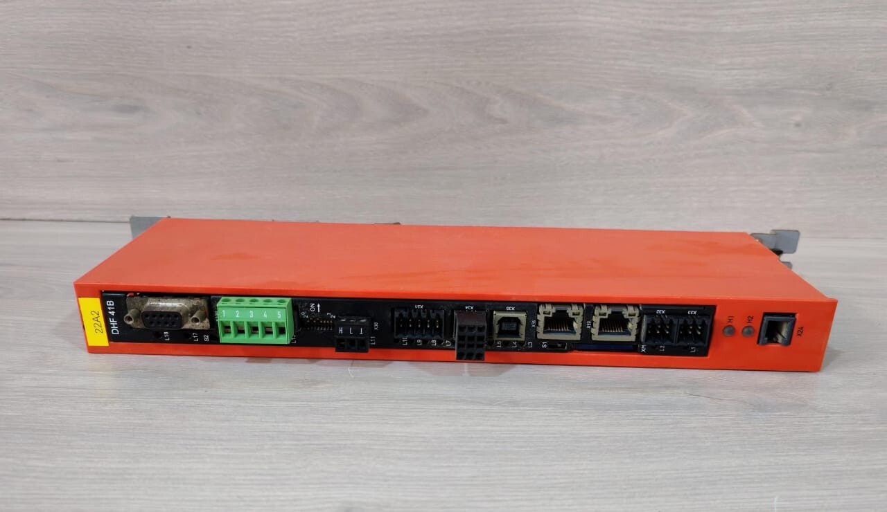 SEW-EURODRIVE DHF41B/U0H21B CCU SEW EURODRIVE DHF41B/U0H21B CCU INDUSTRIAL CONTROLLER 24V 6