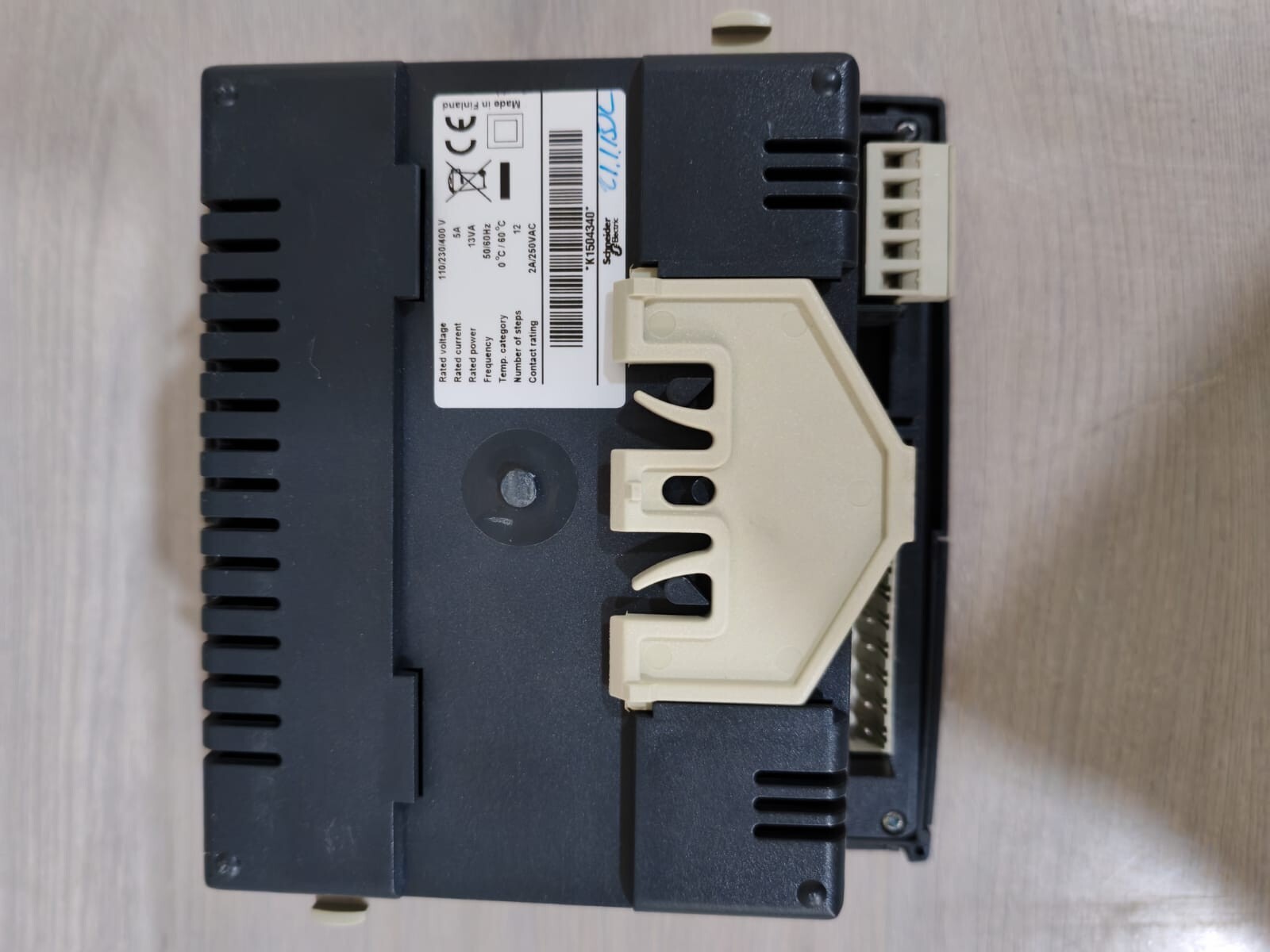 Schneider Electric NR12 Schneider Electric Varlogic NR12 6