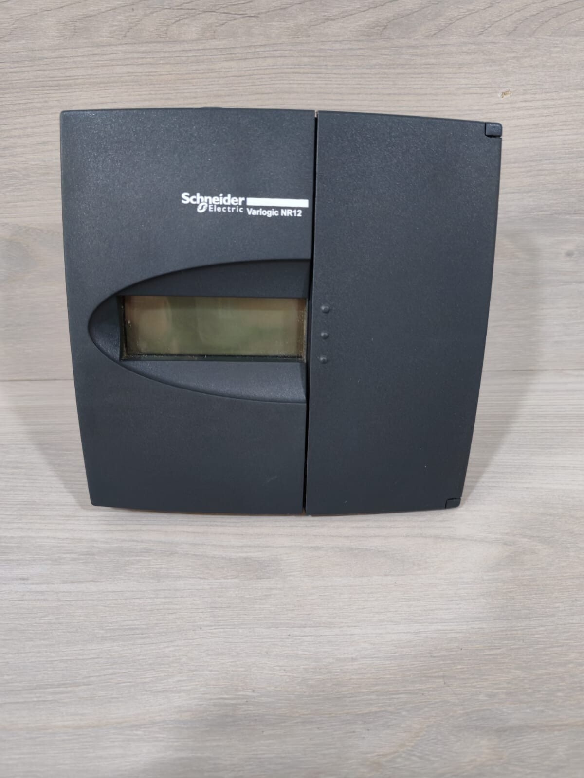 Schneider Electric NR12 Schneider Electric Varlogic NR12 7
