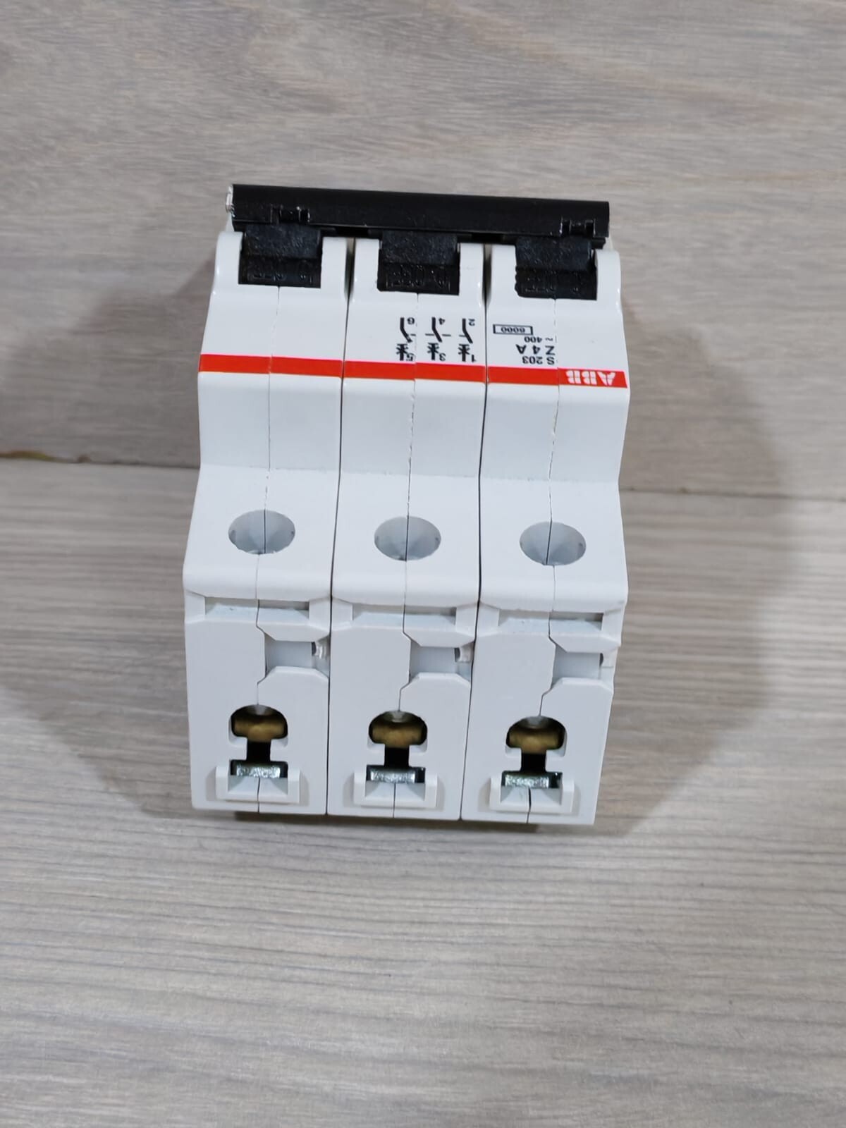 ABB 2CDS253001R0338 ABB S203-Z4 2CDS253001R0338 Moulded Case Circuit Breaker 4
