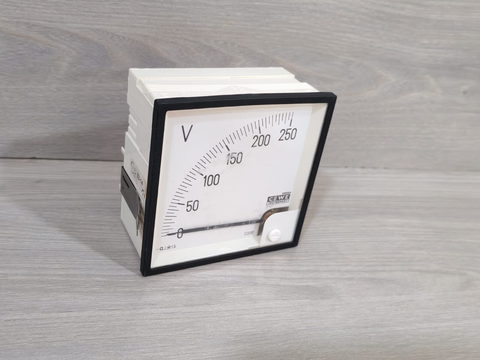 CEWE 0...250V CEWE 0...250V Analogue Power Meter 3