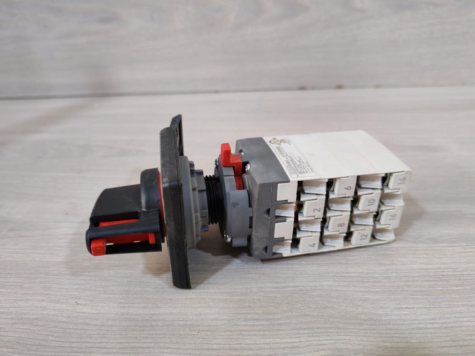 ABB OC25G08P1BN0PS05OF ABB OC25G08P1BN0PS05OF Cam Switch OC25 Series 9
