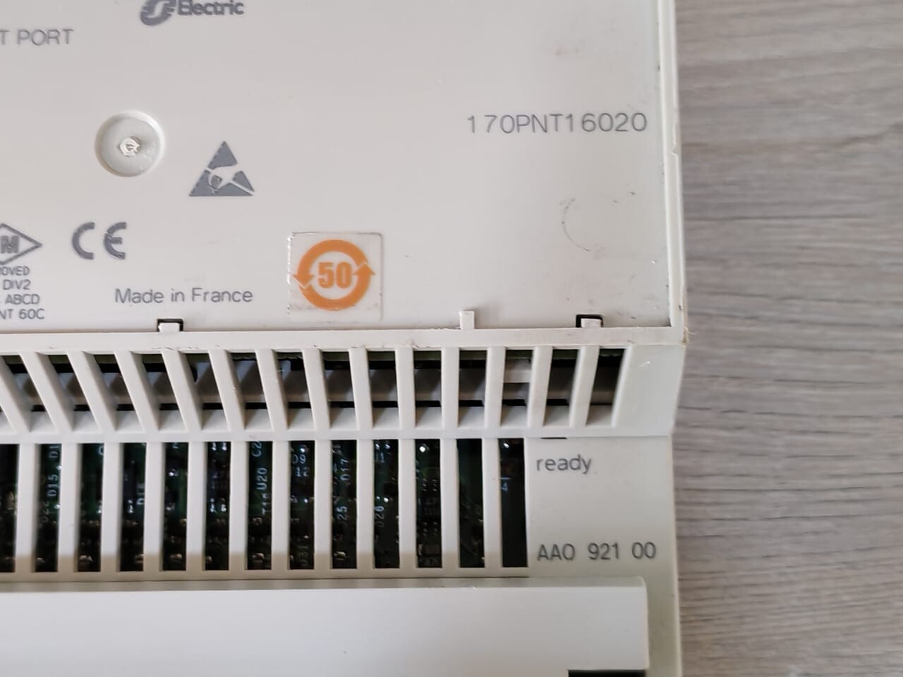 Schneider Electric 170PNT16020 Schneider Electric 170PNT16020 TSX Momentum Comm Adapter with Base 170AAO92100 4