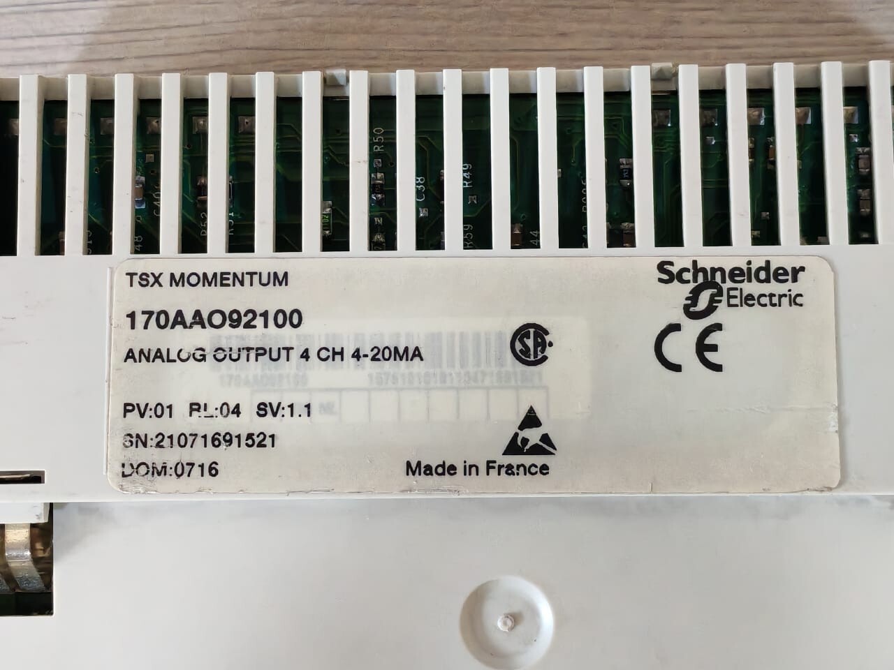 Schneider Electric 170PNT16020 Schneider Electric 170PNT16020 TSX Momentum Comm Adapter with Base 170AAO92100 8