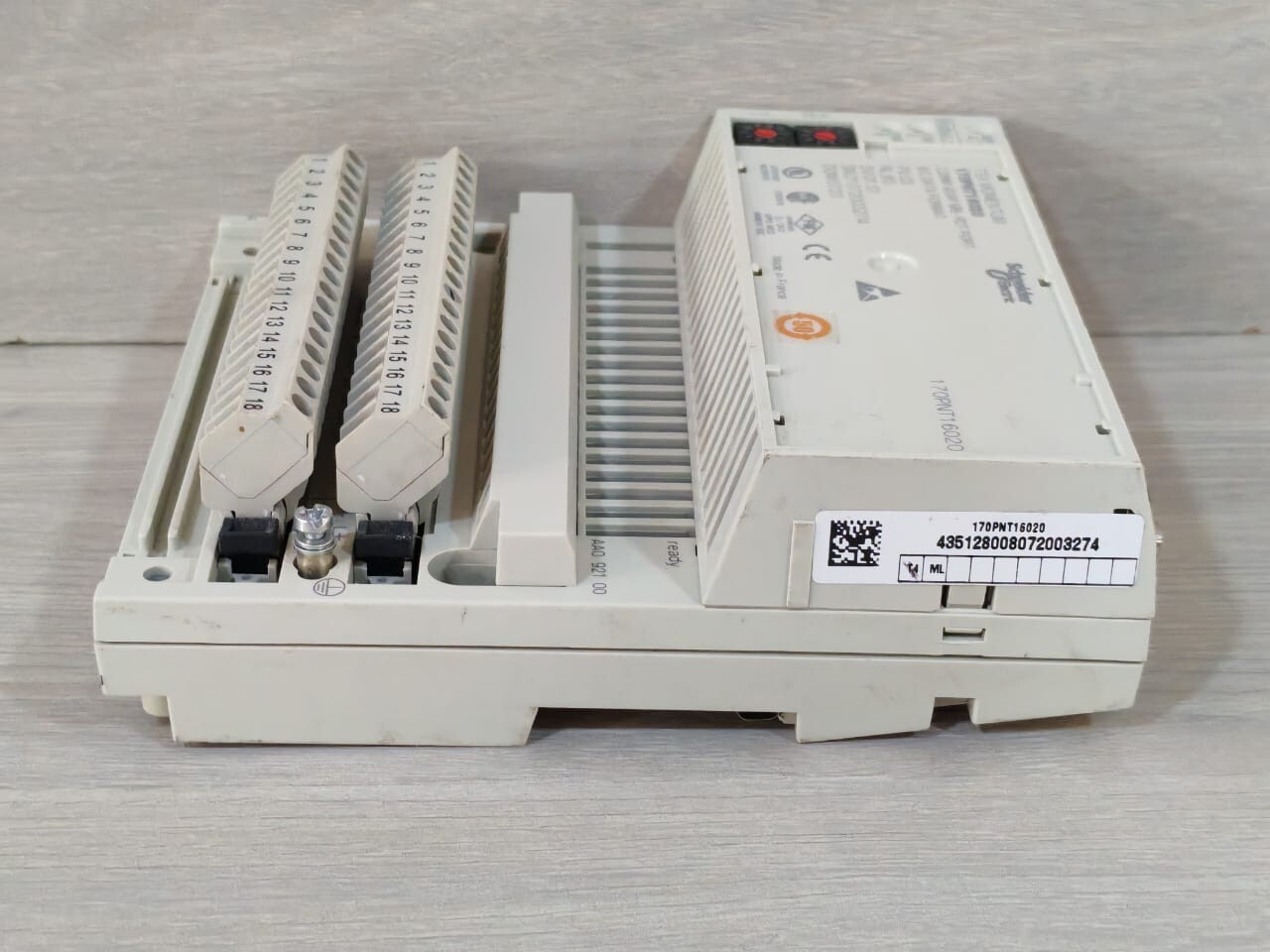 Schneider Electric 170PNT16020 Schneider Electric 170PNT16020 TSX Momentum Comm Adapter with Base 170AAO92100 9