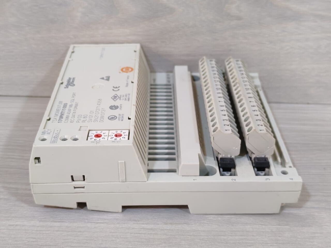 Schneider Electric 170PNT11020 Schneider Electric 170PNT11020 TSX Momentum Comm Adapter with Base 170AAO92100 9