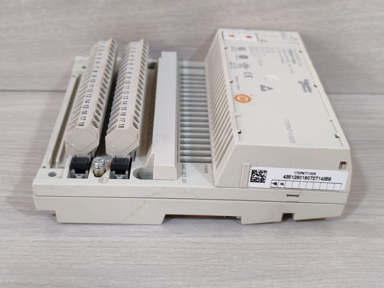 Schneider Electric 170PNT11020 Schneider Electric 170PNT11020 TSX Momentum Comm Adapter with Base 170AAO92100 10