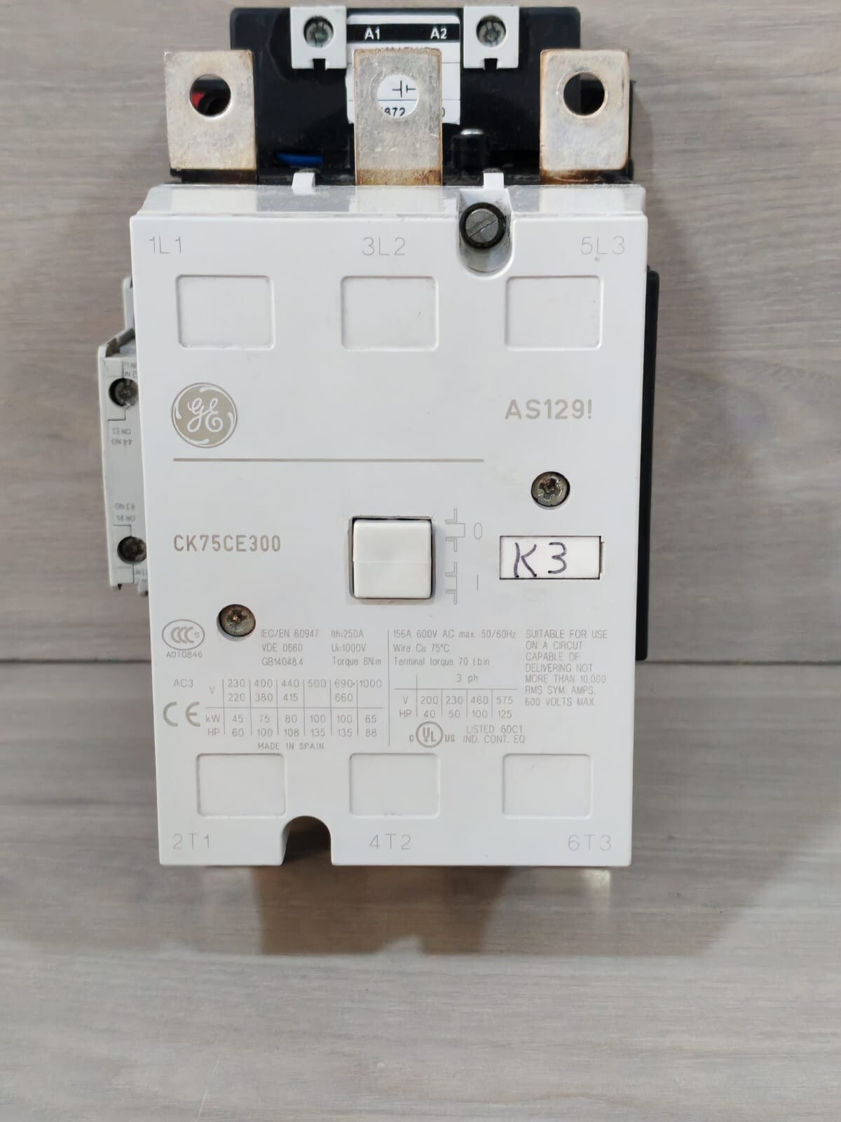 GE CK75CE300 GE CK75CE300 3-POLE CONTACTOR 250A COIL VOLTAGE 3