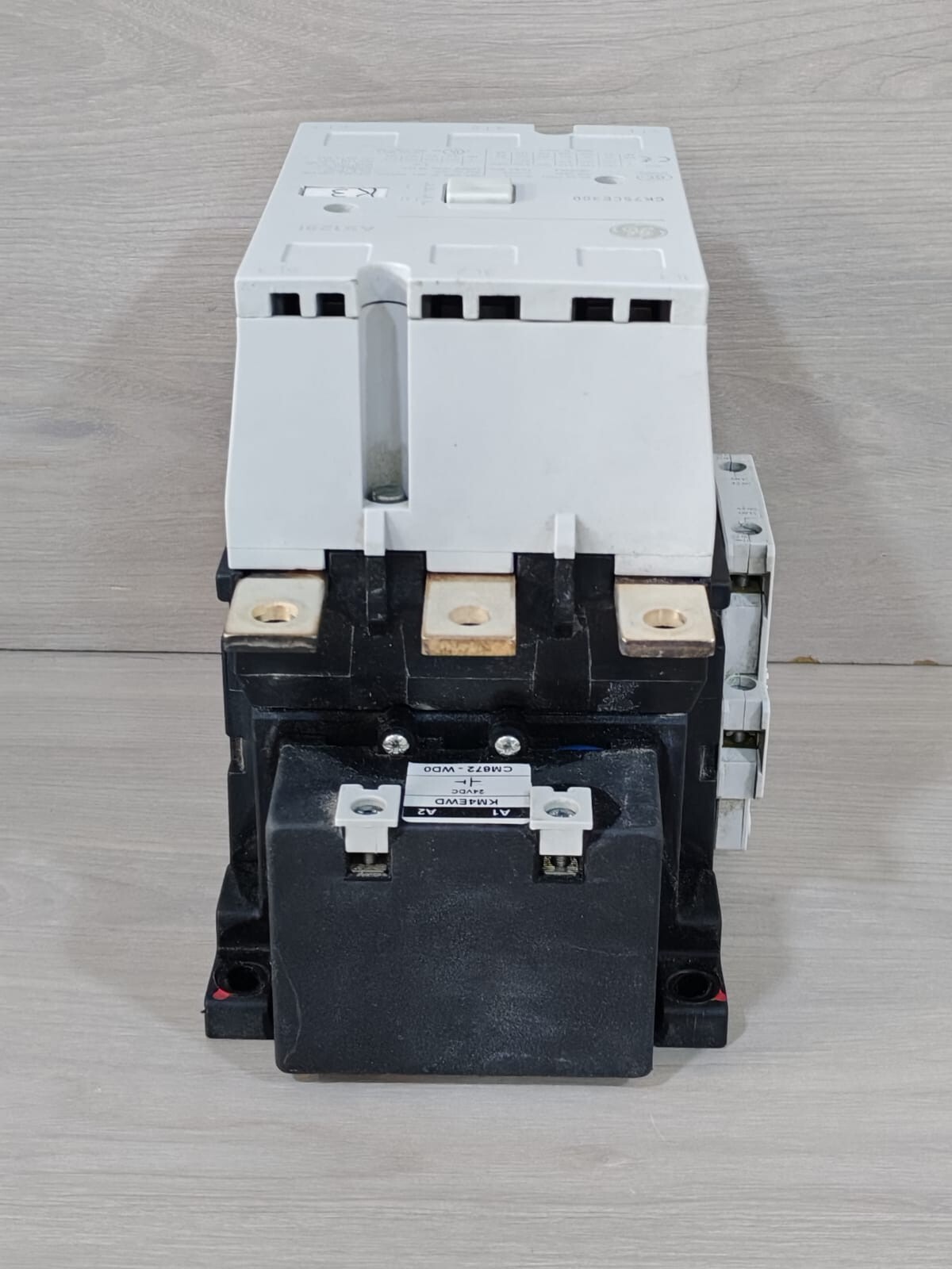 GE CK75CE300 GE CK75CE300 3-POLE CONTACTOR 250A COIL VOLTAGE 7