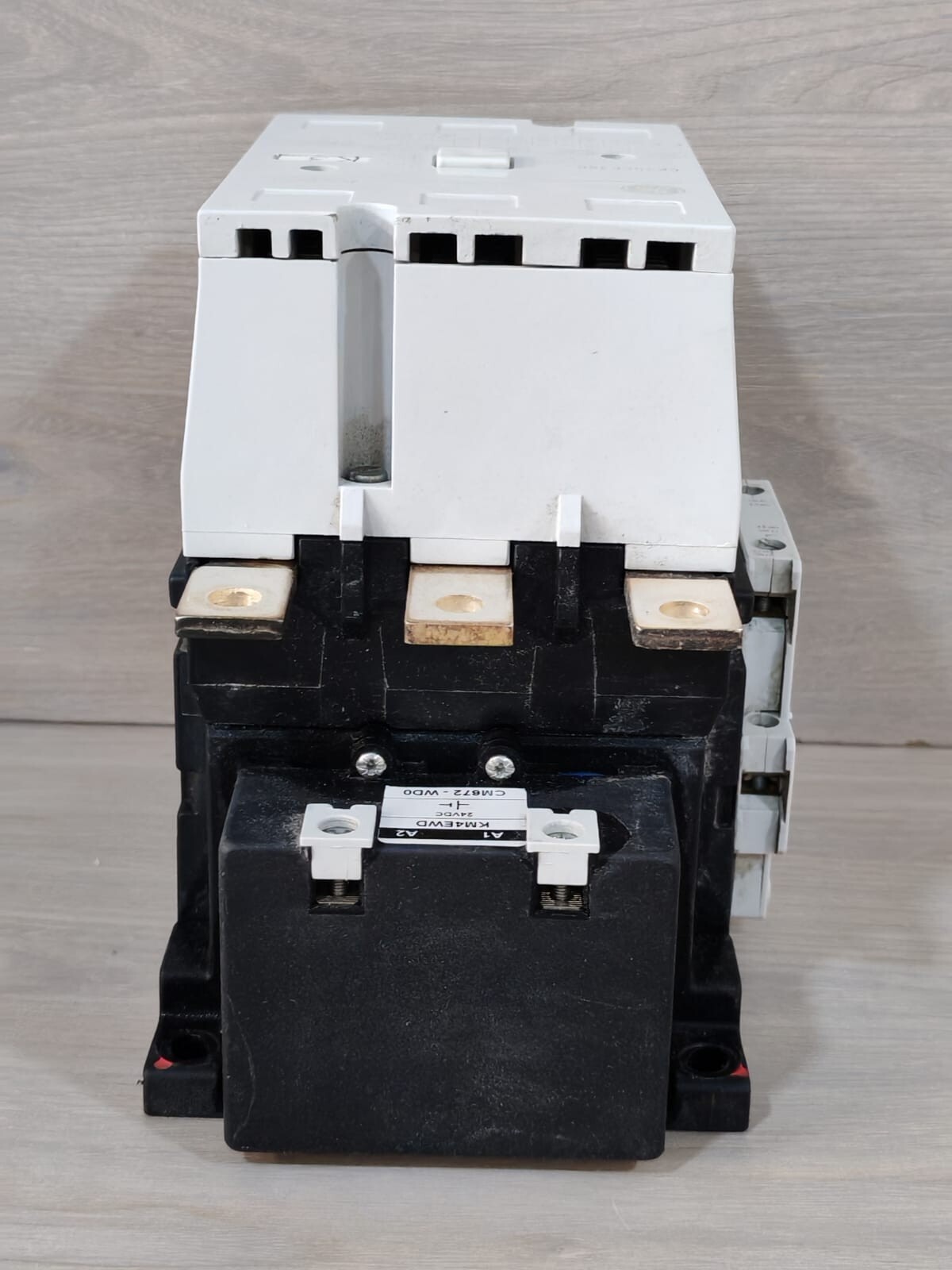 GE CK75CE300 GE CK75CE300 3-POLE CONTACTOR 250A COIL VOLTAGE 8