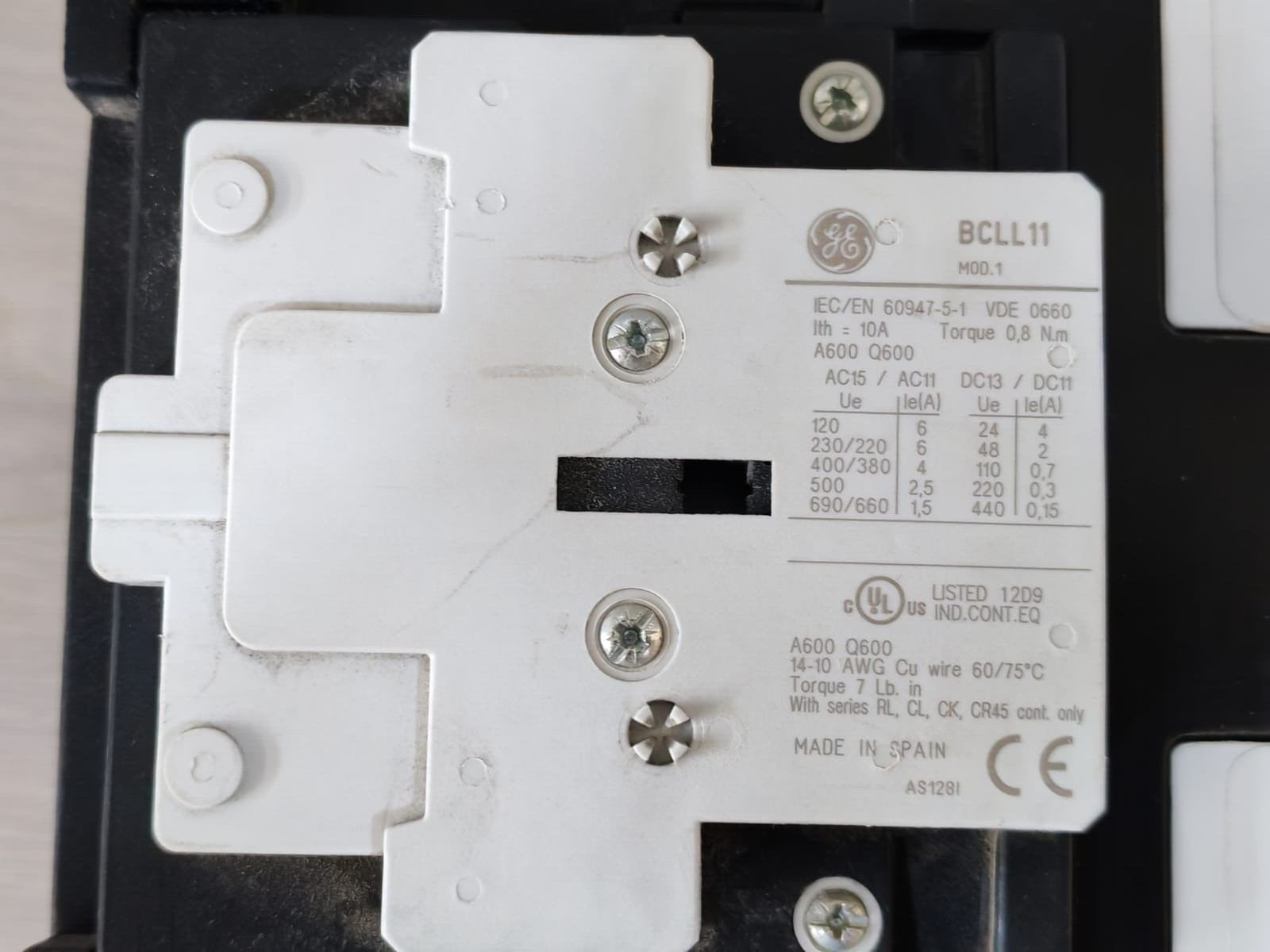 GE CK75CE300 GE CK75CE300 3-POLE CONTACTOR 250A COIL VOLTAGE 10