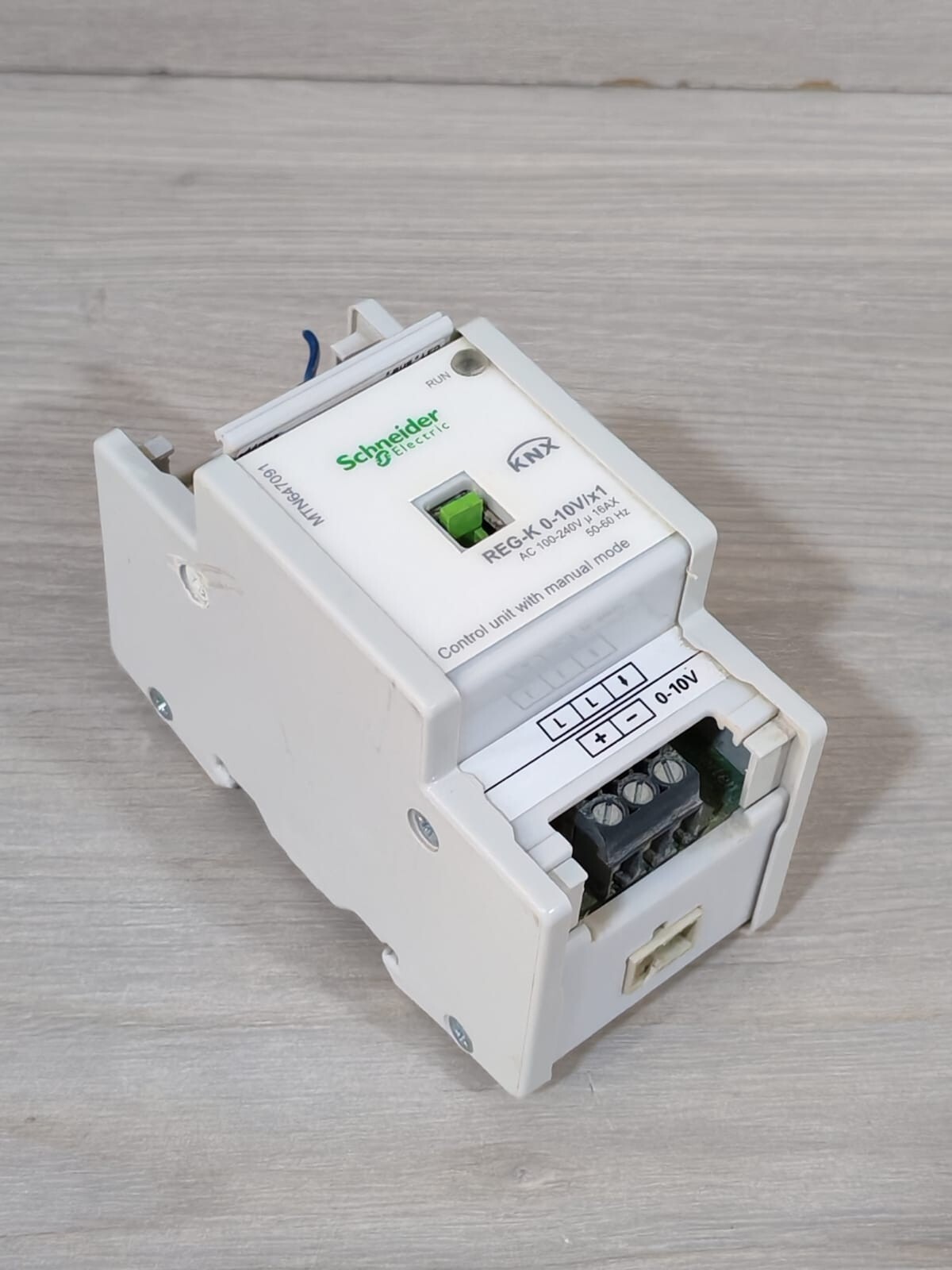 Schneider Electric MTN647091 SCHNEIDER ELECTRIC KNX MTN647091 REG-K 0-10V/x1 CONTROL UNIT 4