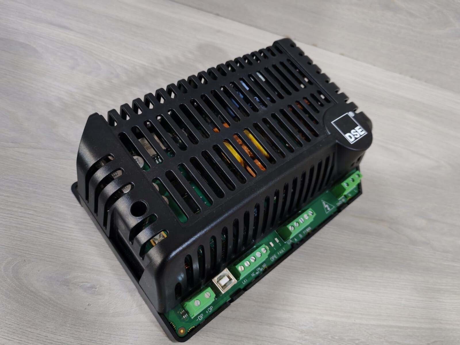 DSE 9470-007-01 DSE 9470-007-01 Intelligent Battery Charger 12/24V 3