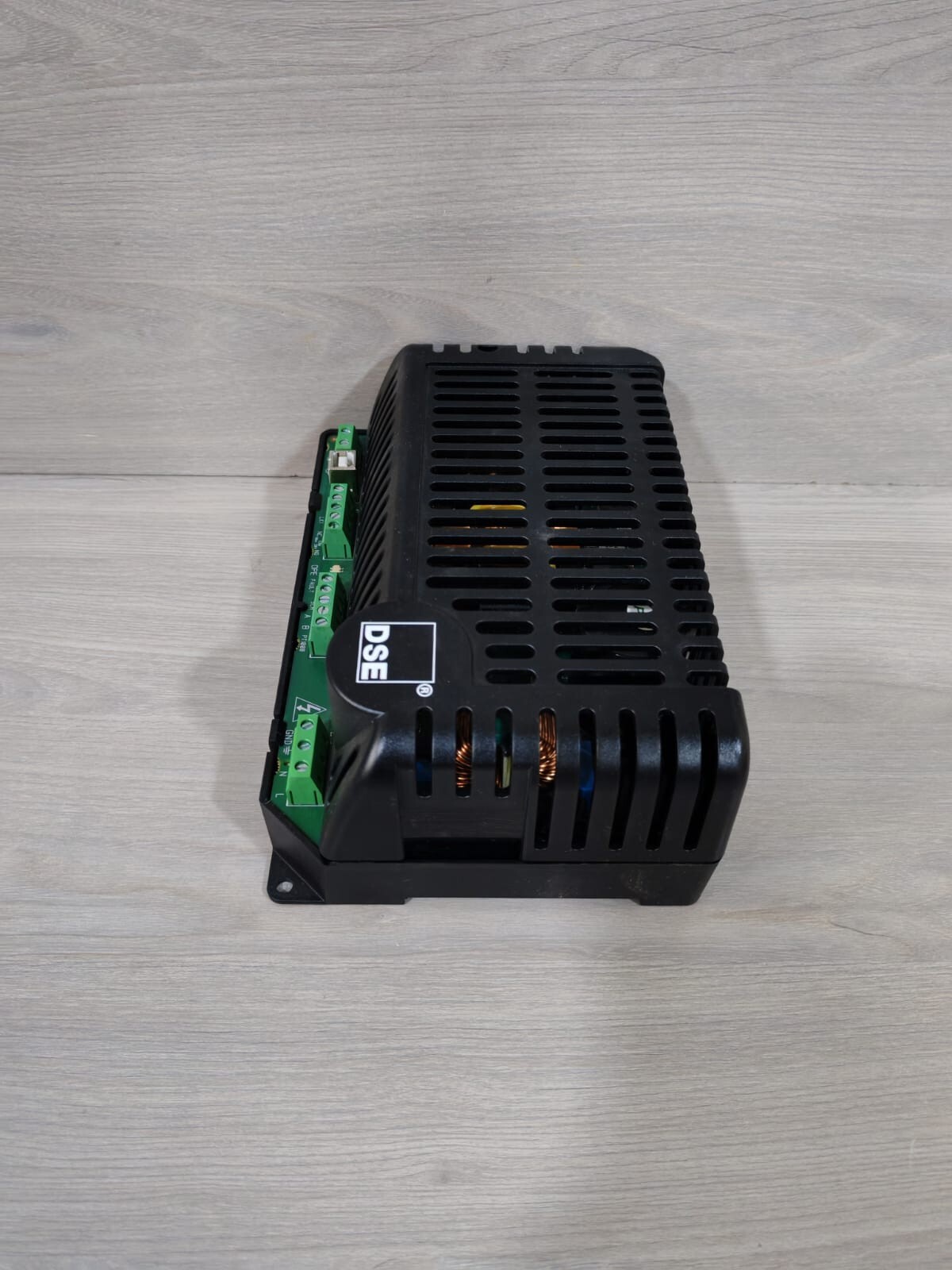 DSE 9470-007-01 DSE 9470-007-01 Intelligent Battery Charger 12/24V 7