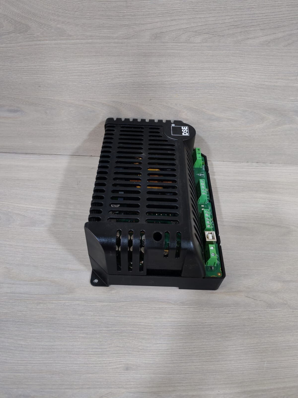 DSE 9470-007-01 DSE 9470-007-01 Intelligent Battery Charger 12/24V 8