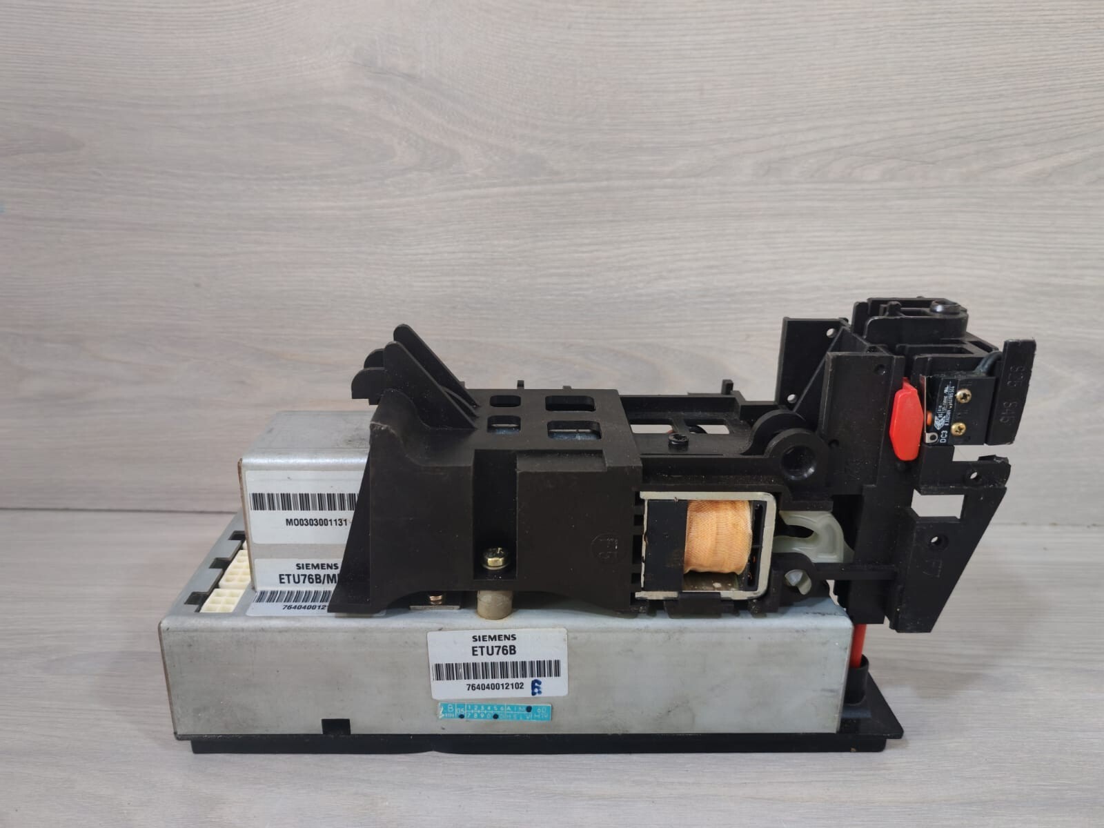 Siemens ETU76B SIEMENS ETU76B ELECTRONIC TRIP UNIT - WITHOUT COVER & WITH DENTS 6