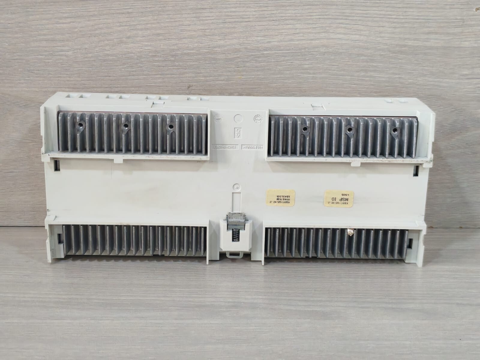 ABB 6197/15-500 UD/S 4.600.1 ABB 6197/15-500 UD/S 4.600.1 KNX UNIVERSAL DIMMER ACTUATOR 230V 9