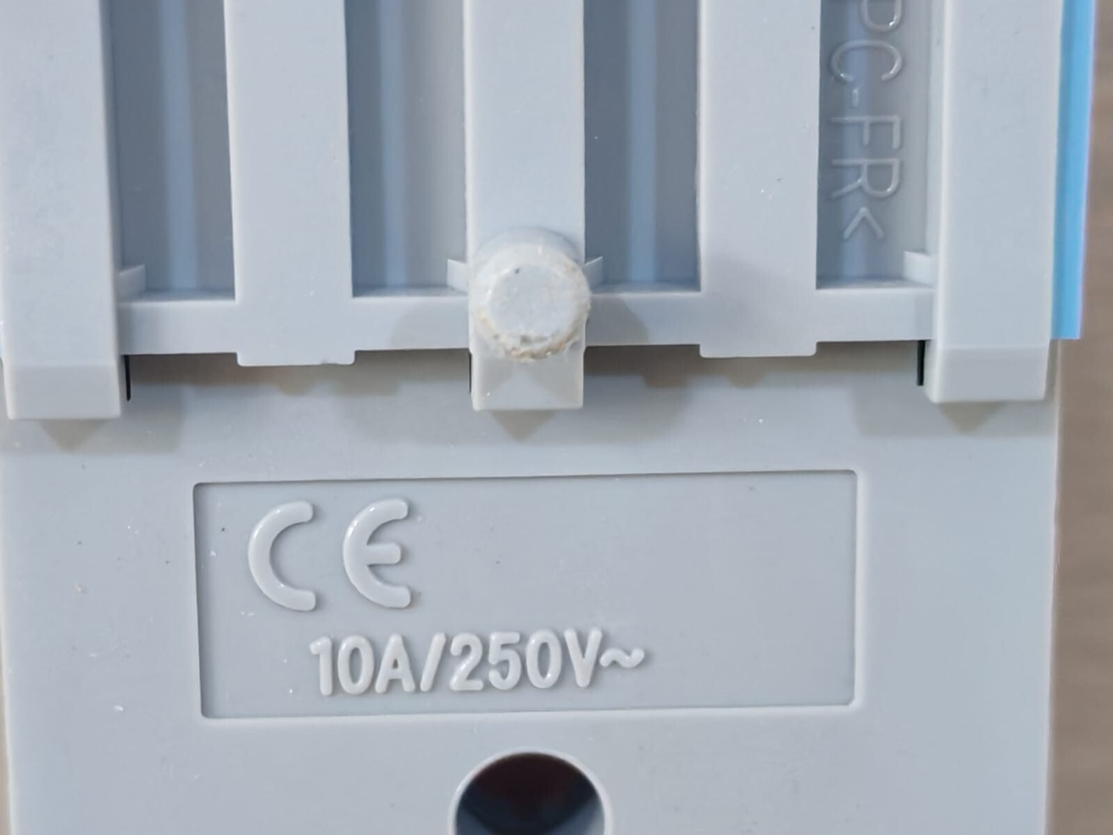 COMAT RELECO S4-J COMAT RELECO S4-J RELAY SOCKET 10A/250V -1 BOX( ) 5