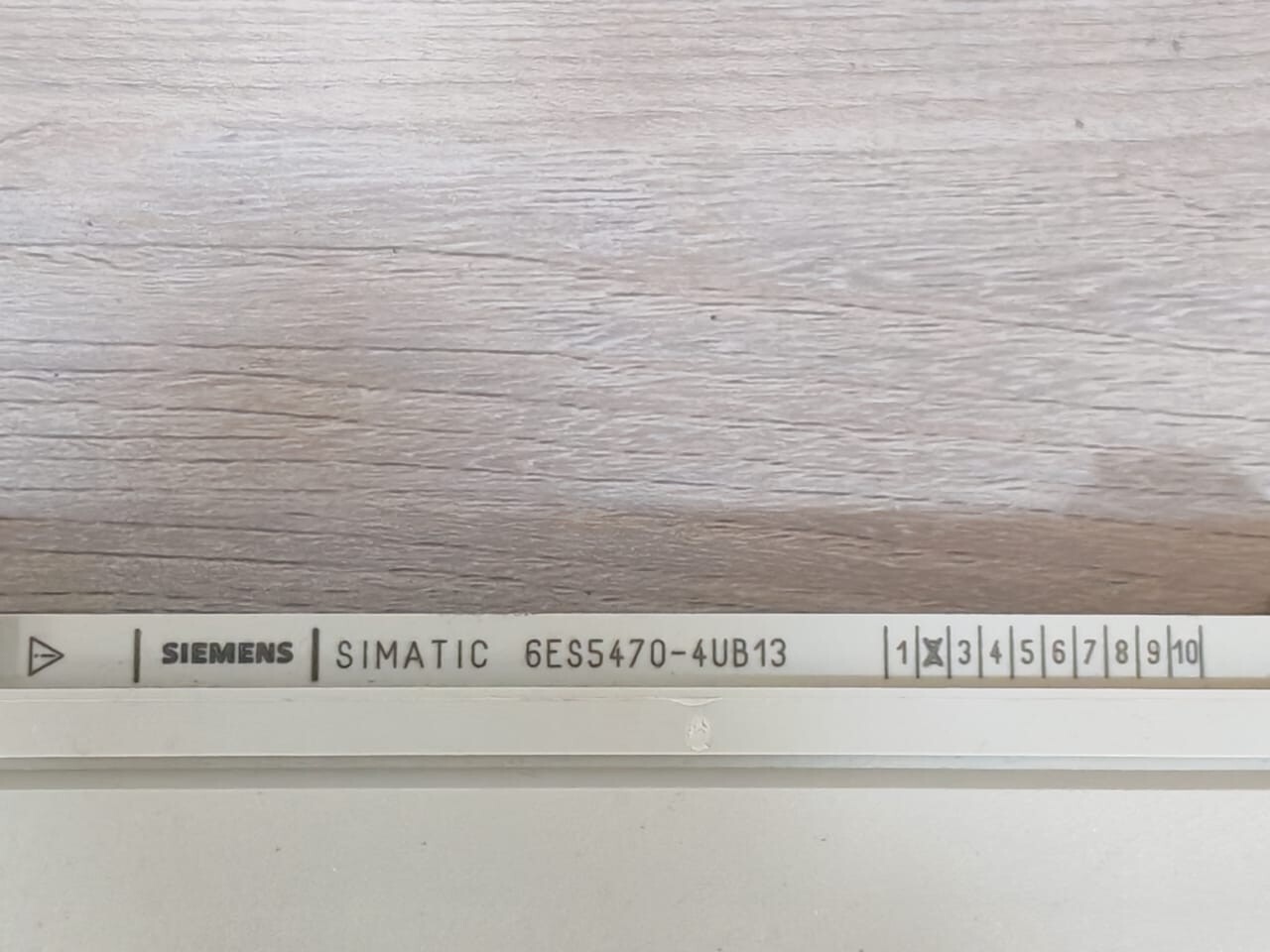 Siemens 6ES5470-4UB13 SIEMENS 6ES5470-4UB13 SIMATIC ANALOG OUTPUT MODULE 3