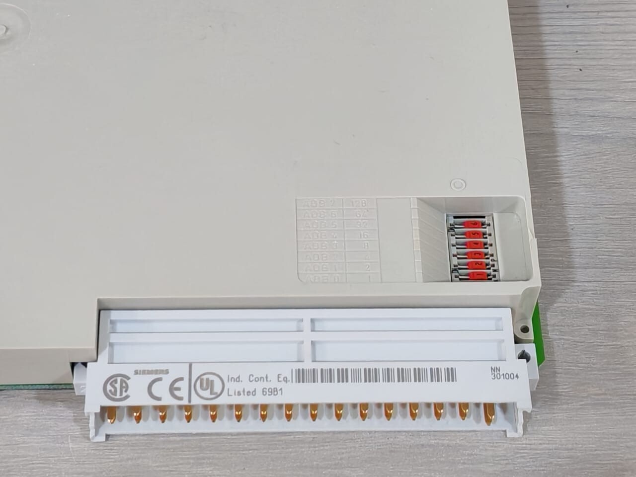 Siemens 6ES5470-4UB13 SIEMENS 6ES5470-4UB13 SIMATIC ANALOG OUTPUT MODULE 5