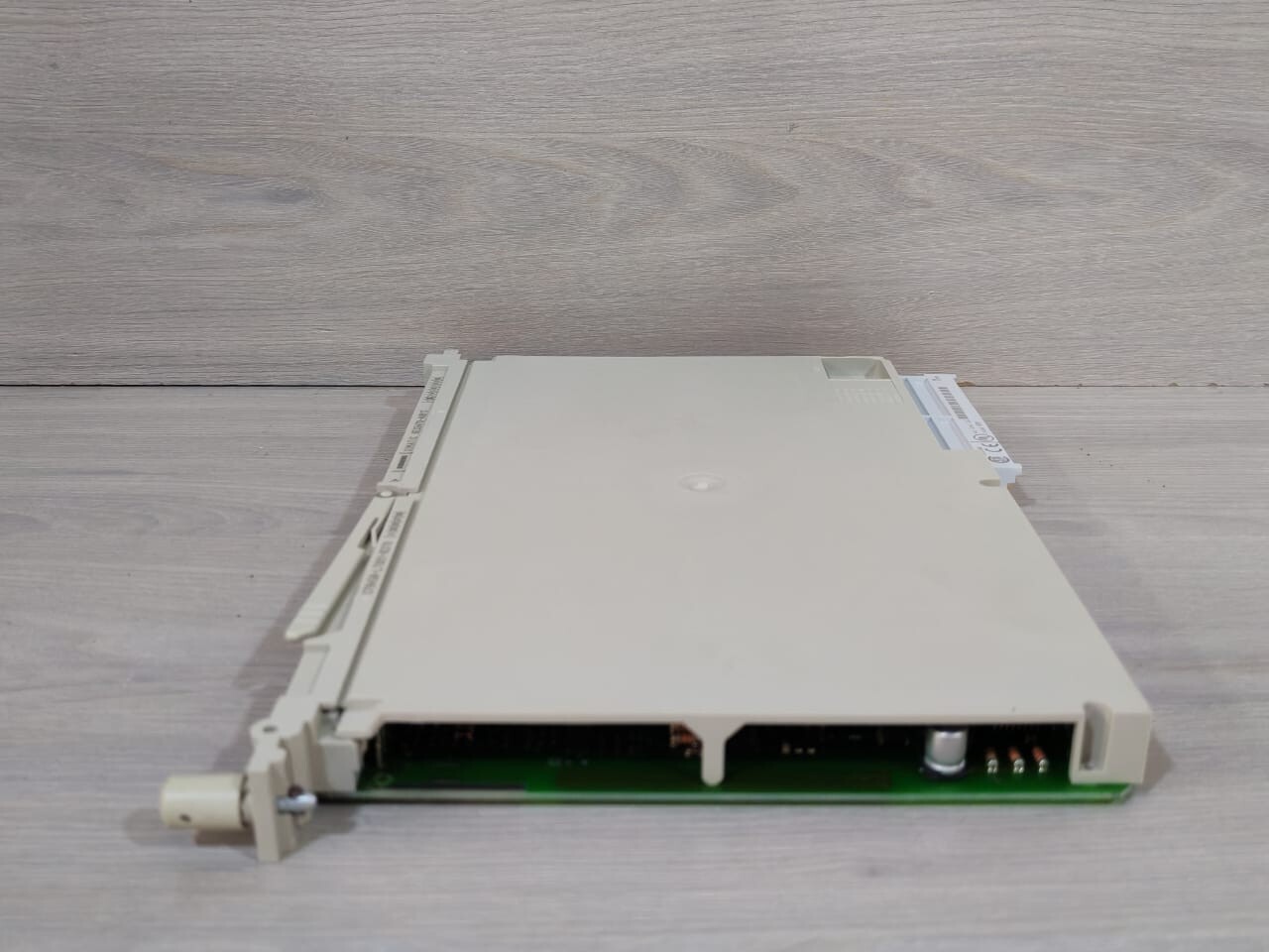 Siemens 6ES5470-4UB13 SIEMENS 6ES5470-4UB13 SIMATIC ANALOG OUTPUT MODULE 7