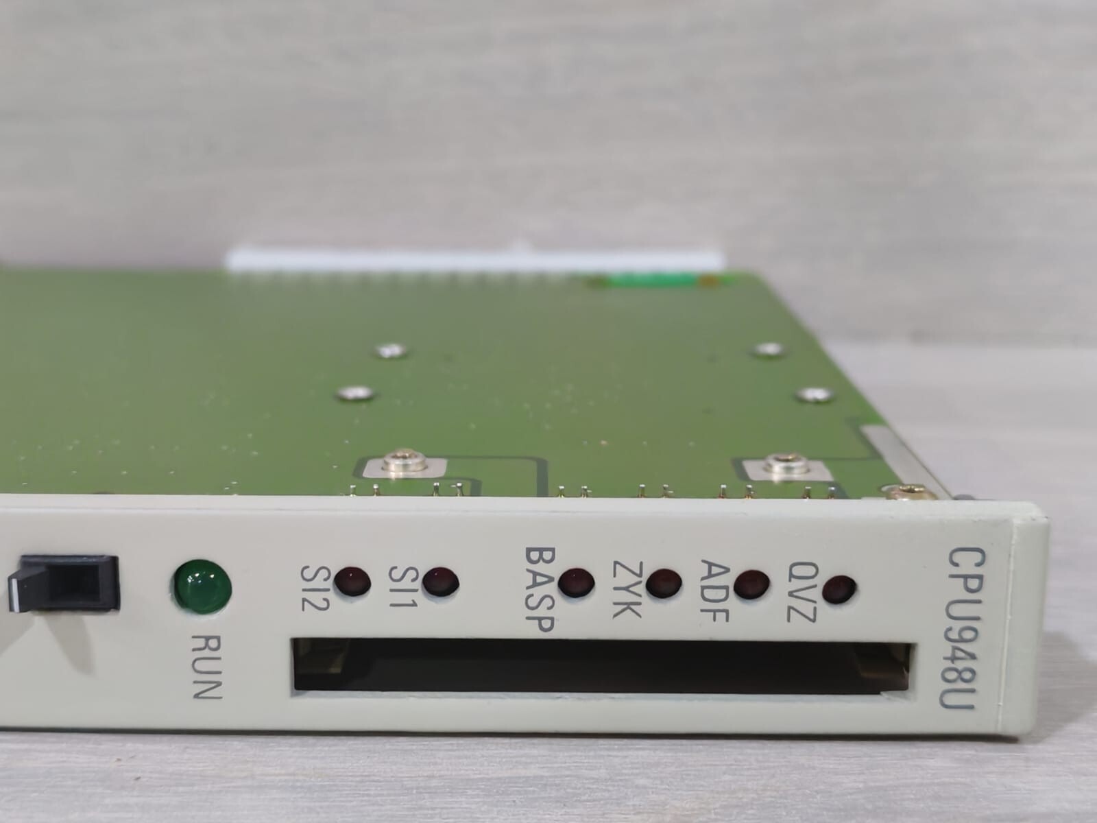 Siemens 6ES5948-3UA13 SIEMENS 6ES5948-3UA13 SIMATIC CENTRAL PROCESSING UNIT 4