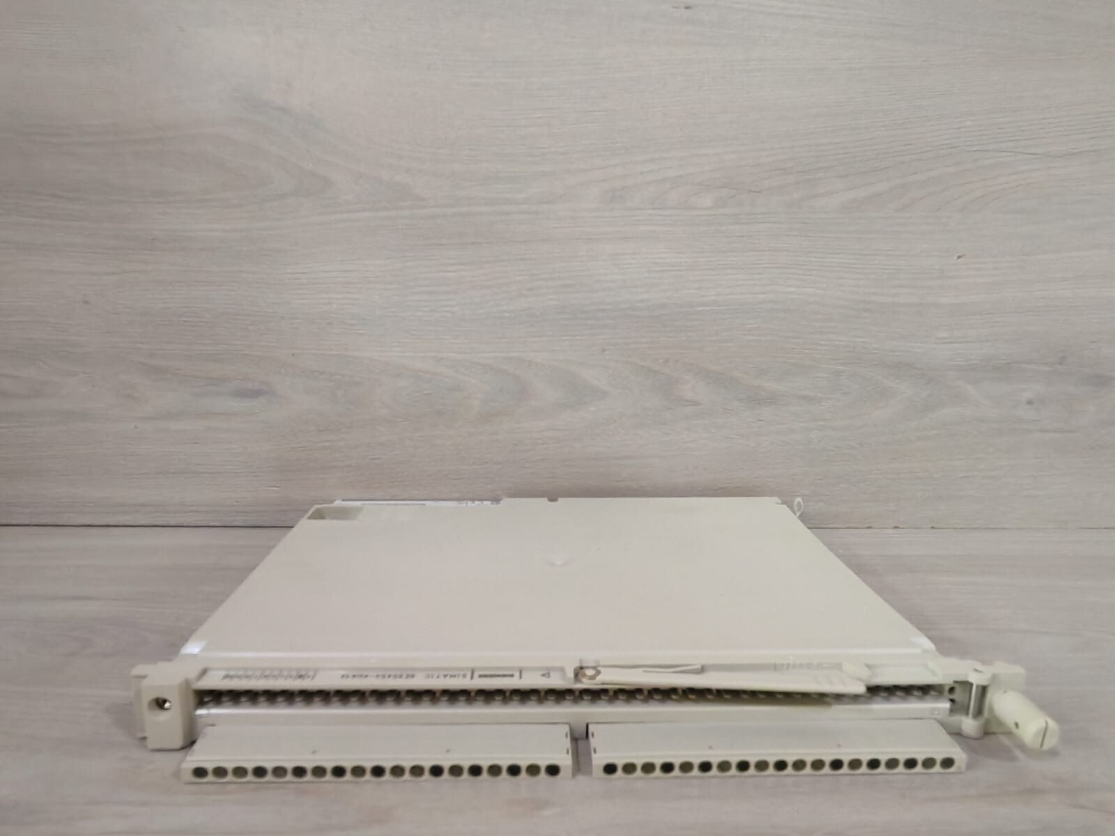 Siemens 6ES5454-4UA14 SIEMENS 6ES5454-4UA14 SIMATIC DIGITAL OUTPUT 4