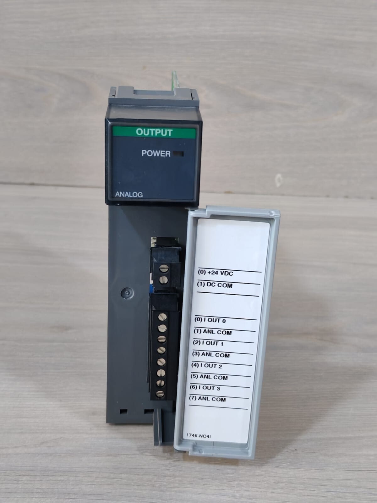 Allen-Bradley 1746-NO4I ALLEN-BRADLEY 1746-NO4I SER A SLC 500 ANALOG OUTPUT MODULE 2