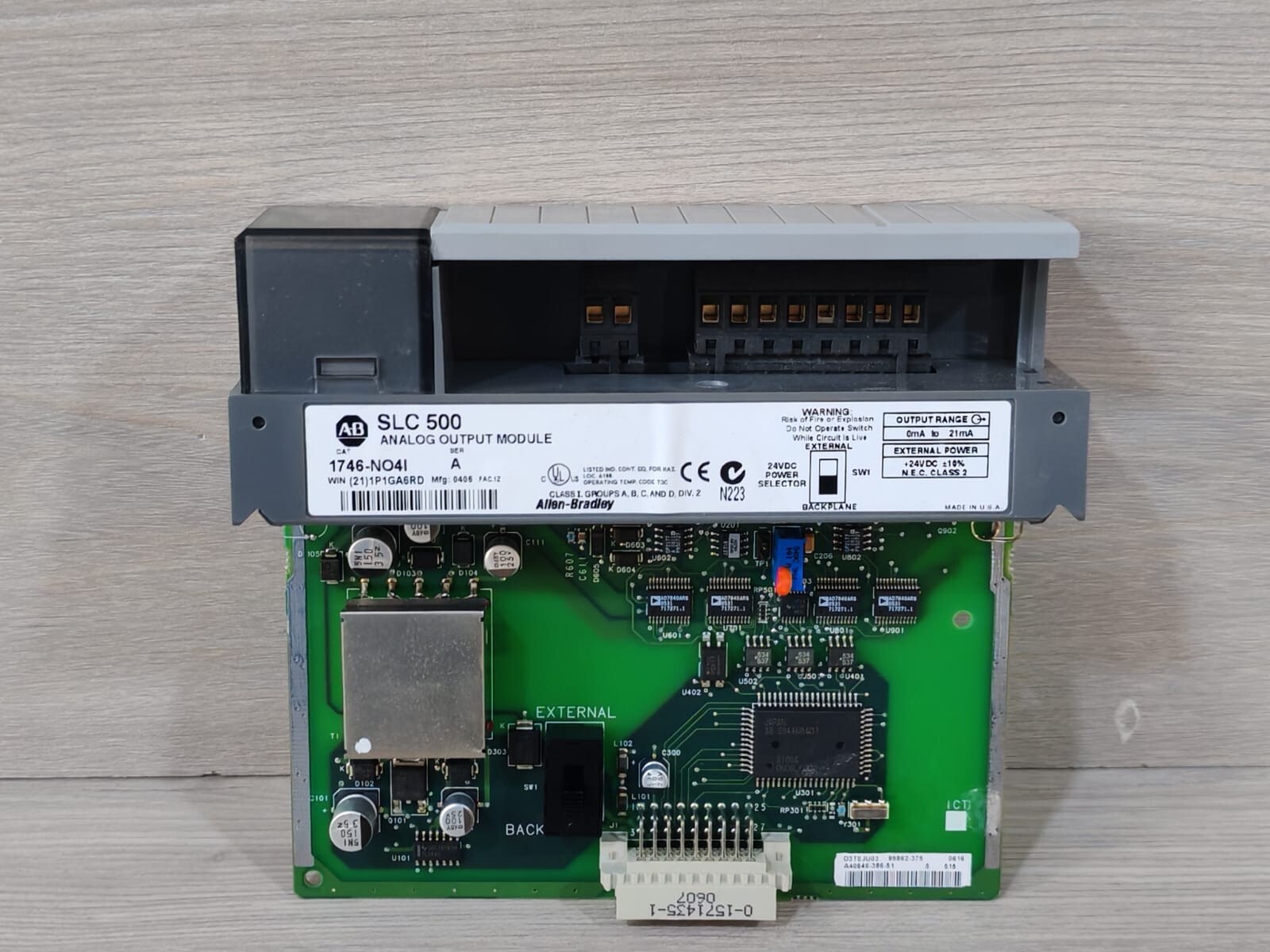 Allen-Bradley 1746-NO4I ALLEN-BRADLEY 1746-NO4I SER A SLC 500 ANALOG OUTPUT MODULE 4