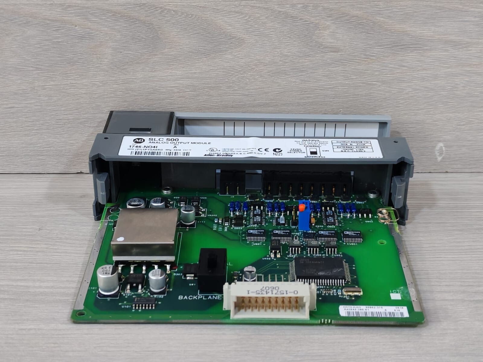 Allen-Bradley 1746-NO4I ALLEN-BRADLEY 1746-NO4I SER A SLC 500 ANALOG OUTPUT MODULE 7
