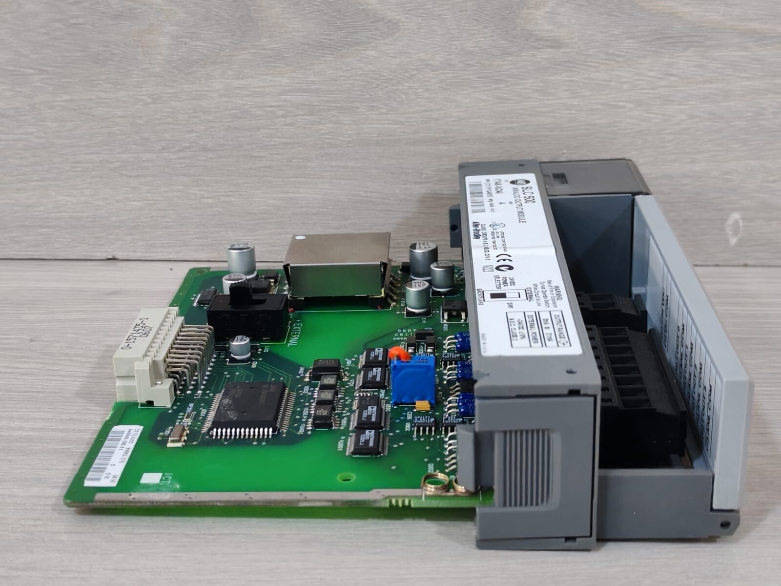 Allen-Bradley 1746-NO4I ALLEN-BRADLEY 1746-NO4I SER A SLC 500 ANALOG OUTPUT MODULE 8