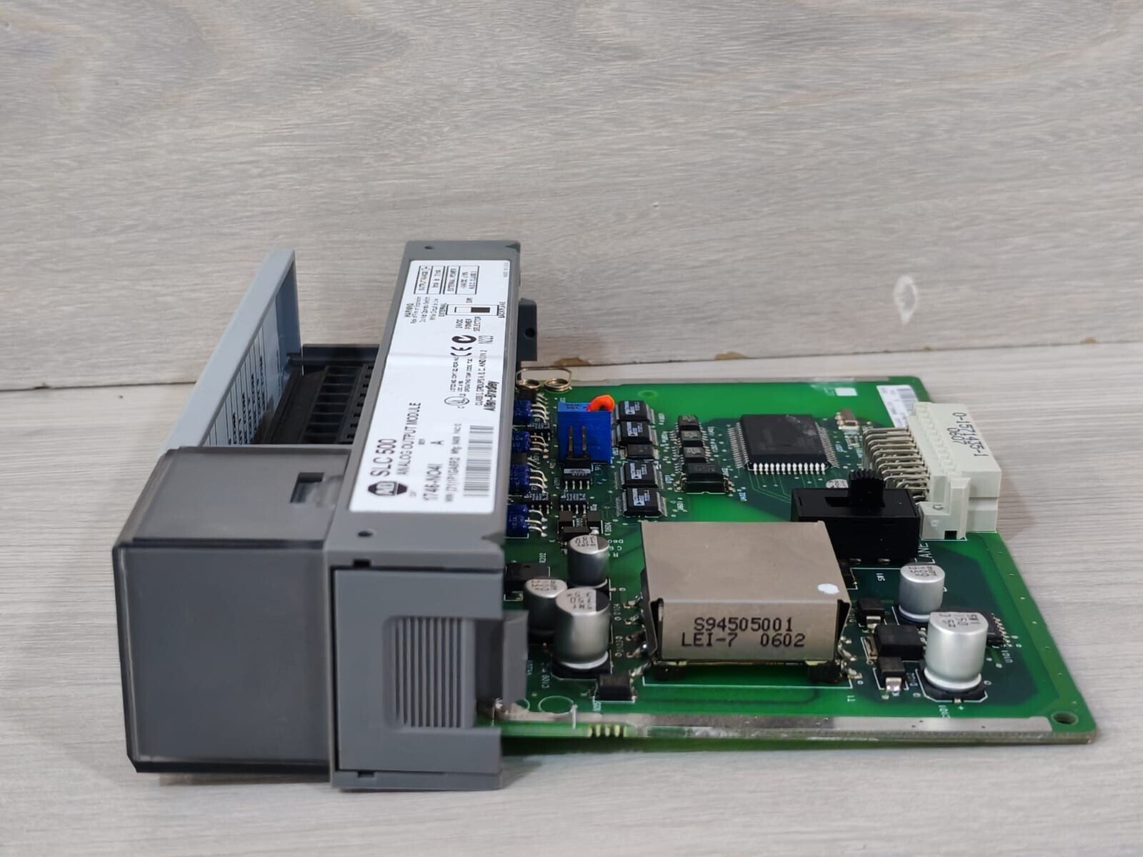 Allen-Bradley 1746-NO4I ALLEN-BRADLEY 1746-NO4I SER A SLC 500 ANALOG OUTPUT MODULE 9
