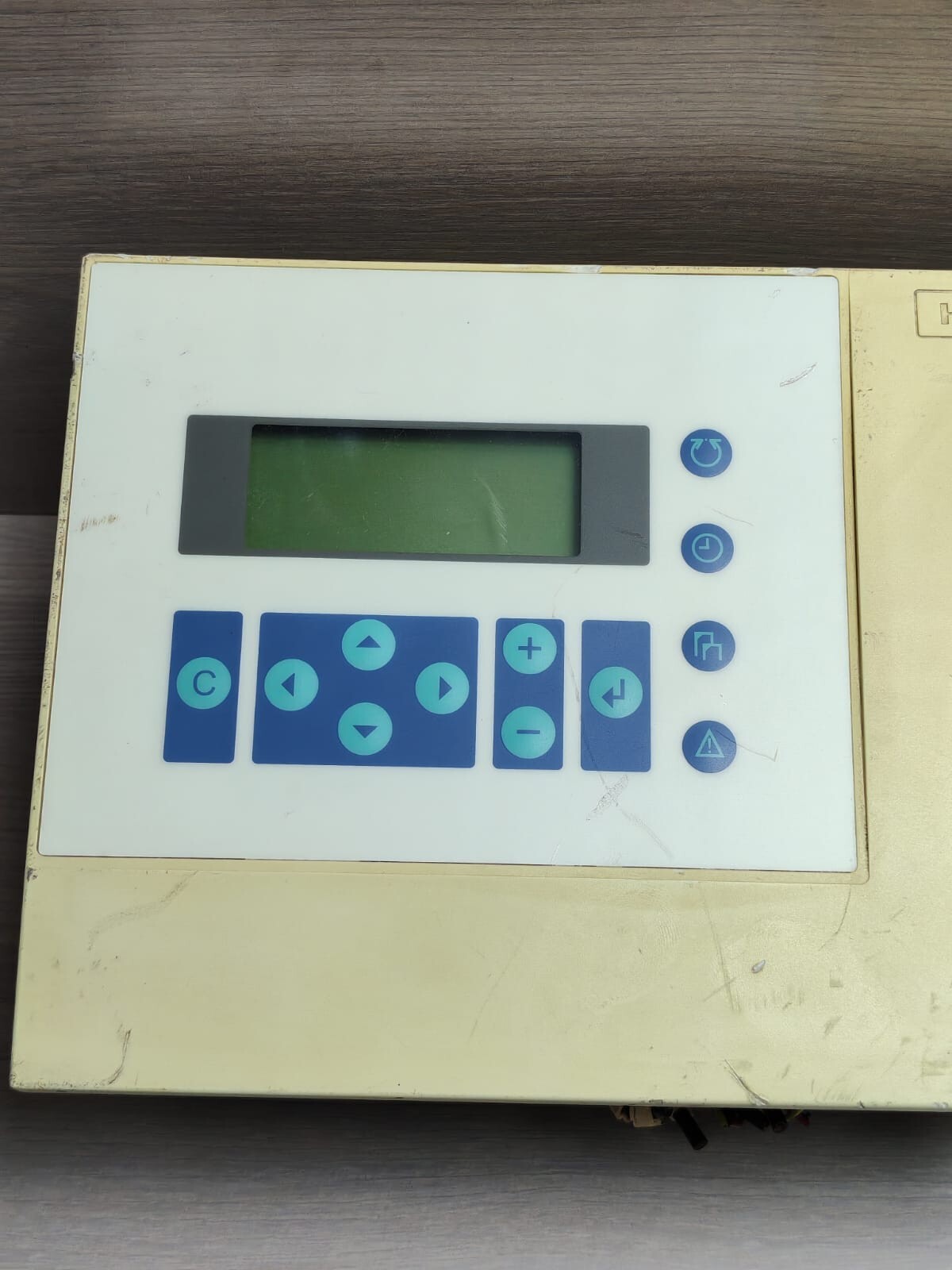 Honeywell XL50A-UMMIPCCBLON HONEYWELL XL50A-UMMIPCCBLON 24VAC 10VA 50/60Hz BUILDING CONTROLLER 2